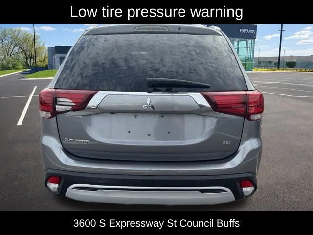 Used 2020 Silver Mitsubishi SEL image 6
