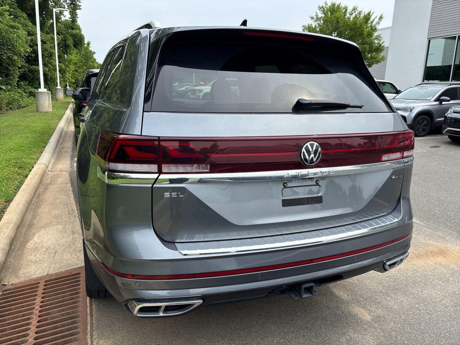 Used 2024 Platinum Gray Metallic Volkswagen 2.0T SEL Premium R-Line image 4