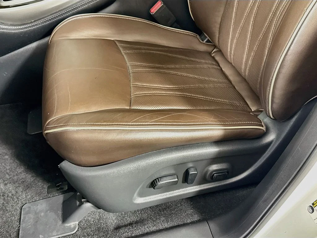 Certified Used 2019 White INFINITI LUXE image 25