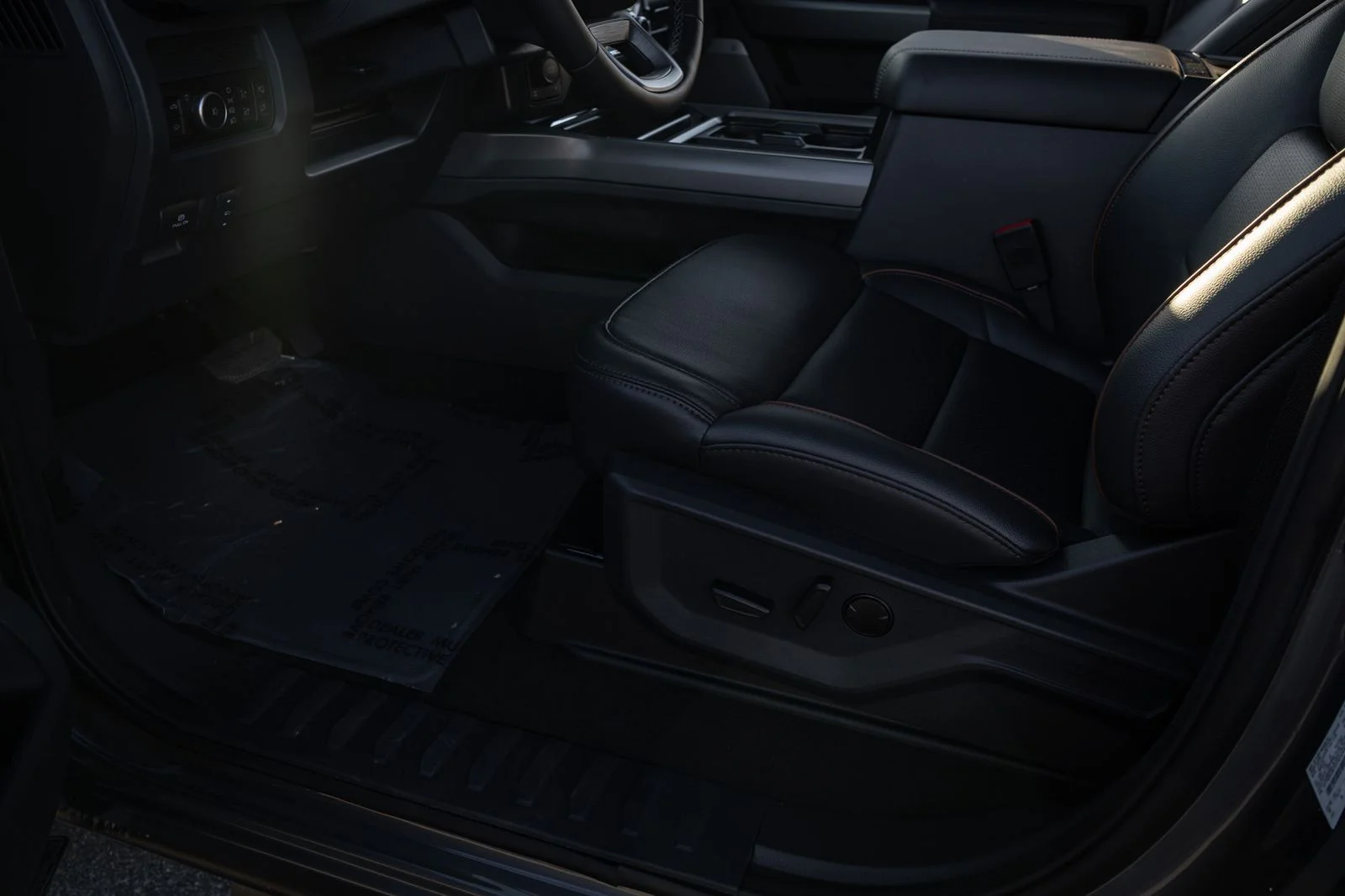 New 2026 Carbonized Gray Metallic Ford F-350® Lariat® image 33