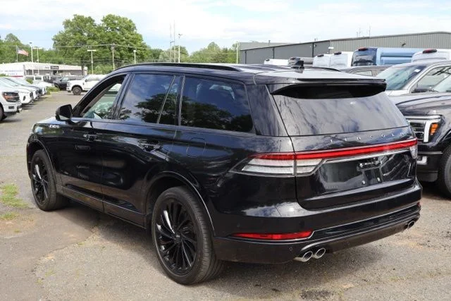 Used 2023 Black Metallic Lincoln Reserve image 5