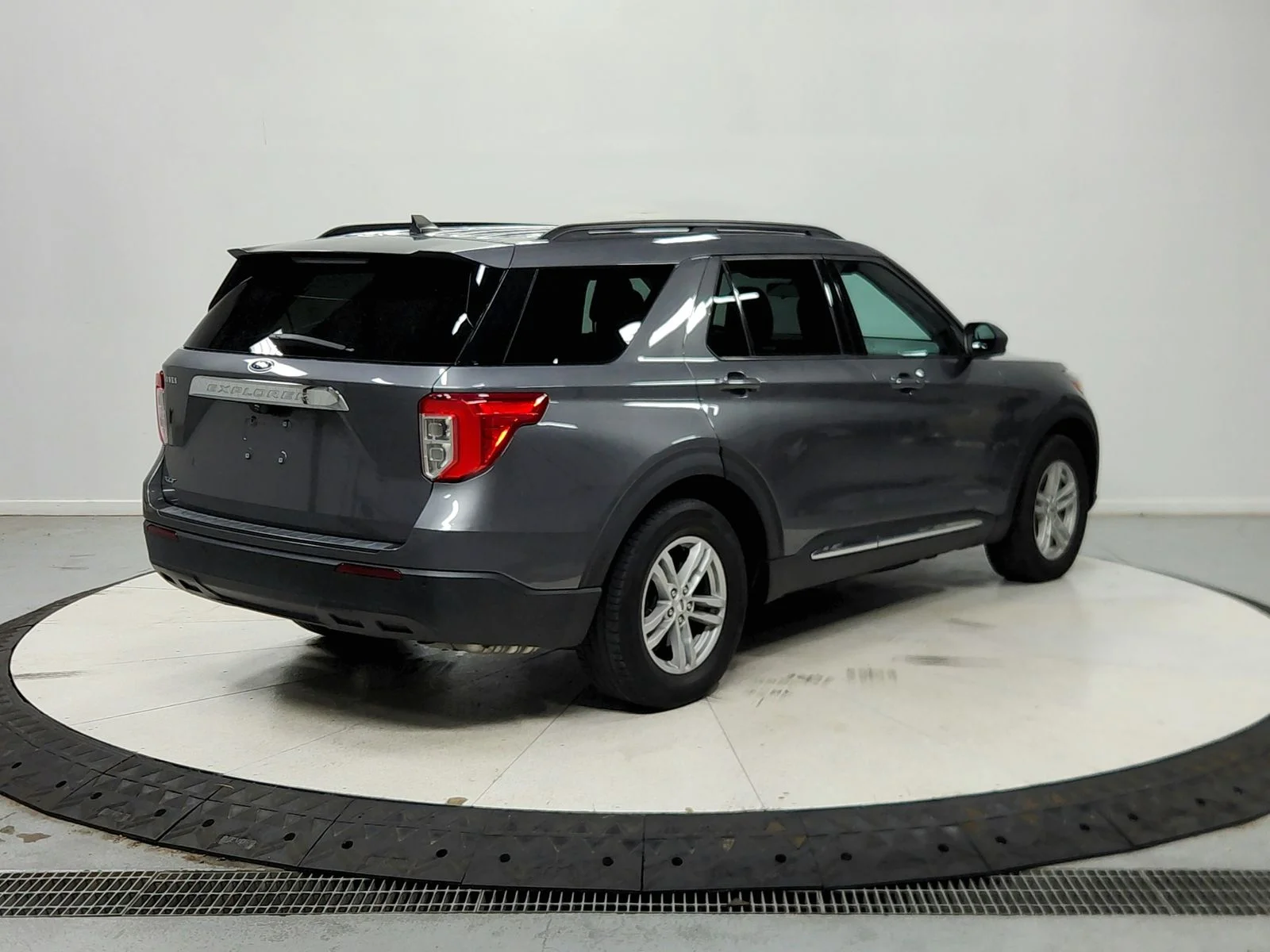Used 2022 Carbonized Gray Metallic Ford XLT image 7