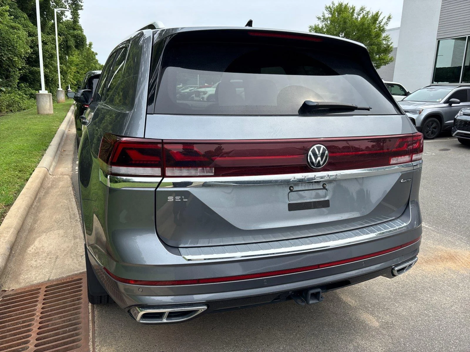 Used 2024 Platinum Gray Metallic Volkswagen 2.0T SEL Premium R-Line image 4