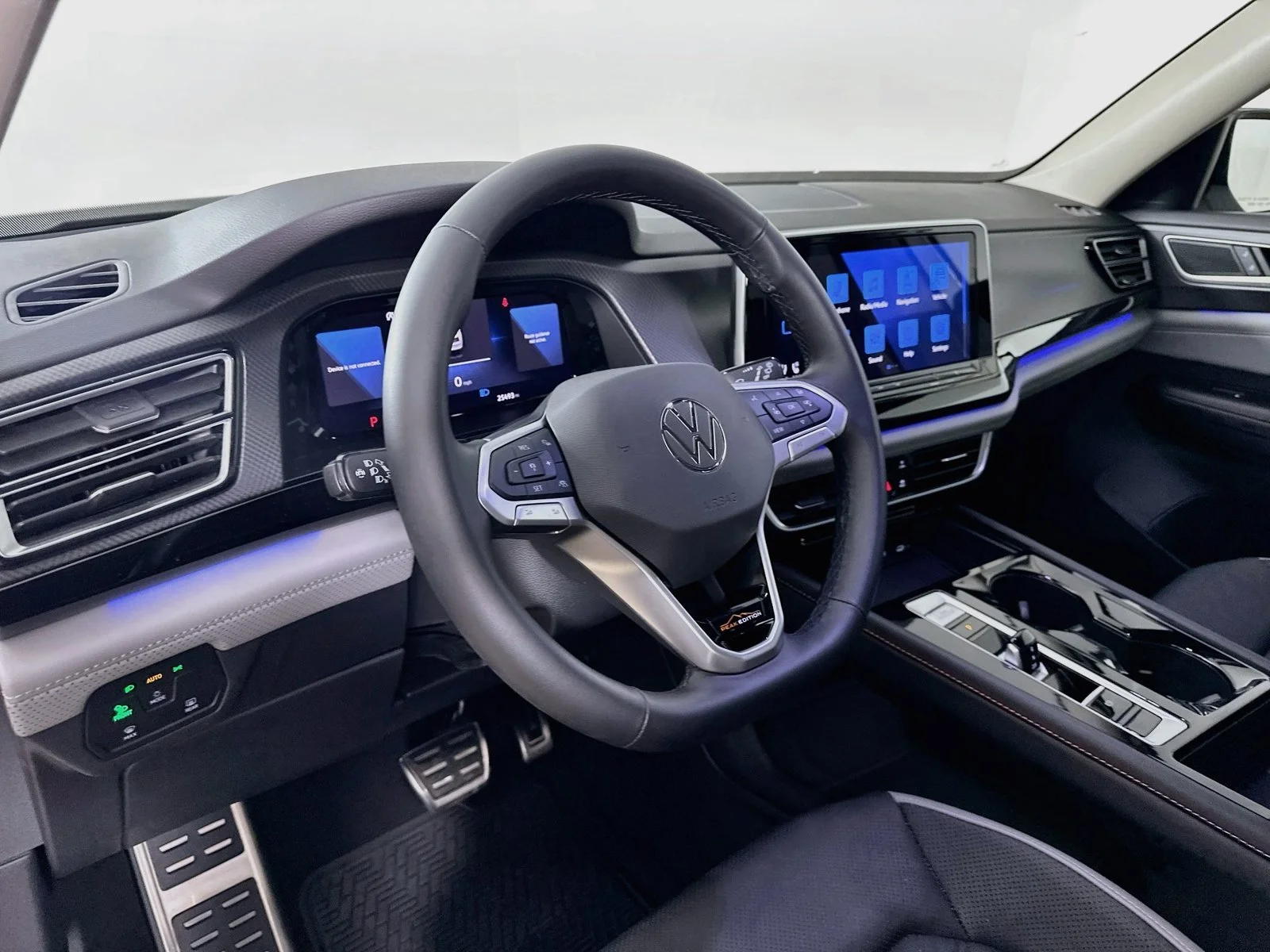 Used 2025  Volkswagen  image 32