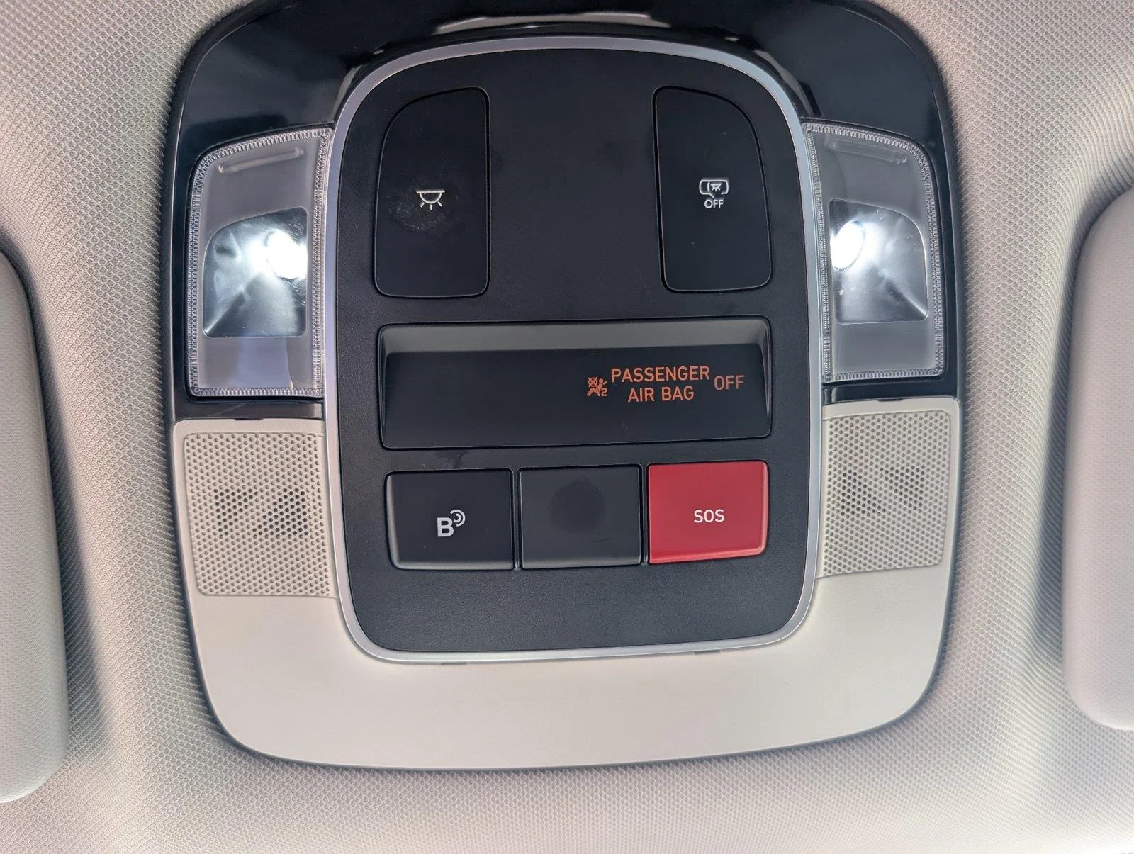Used 2025 Shimmering Silver Hyundai SEL image 21
