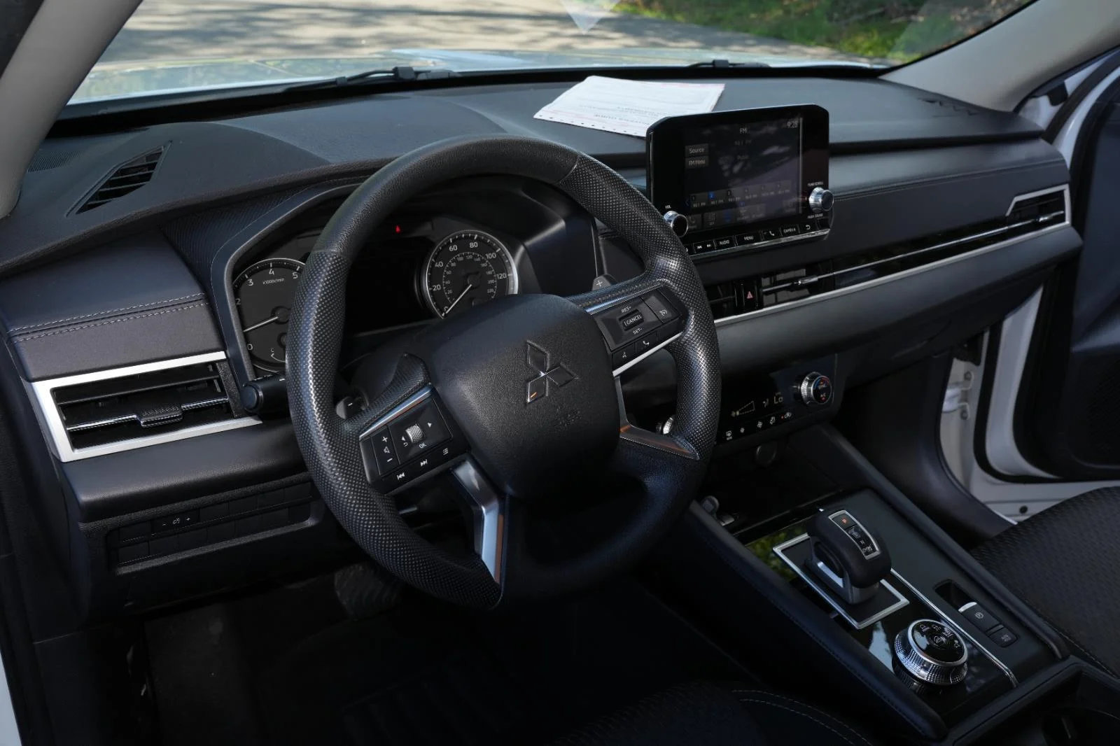 Used 2024 Silver Mitsubishi ES image 15
