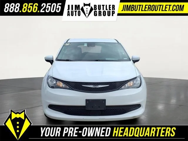 Used 2023  Chrysler LX image 18