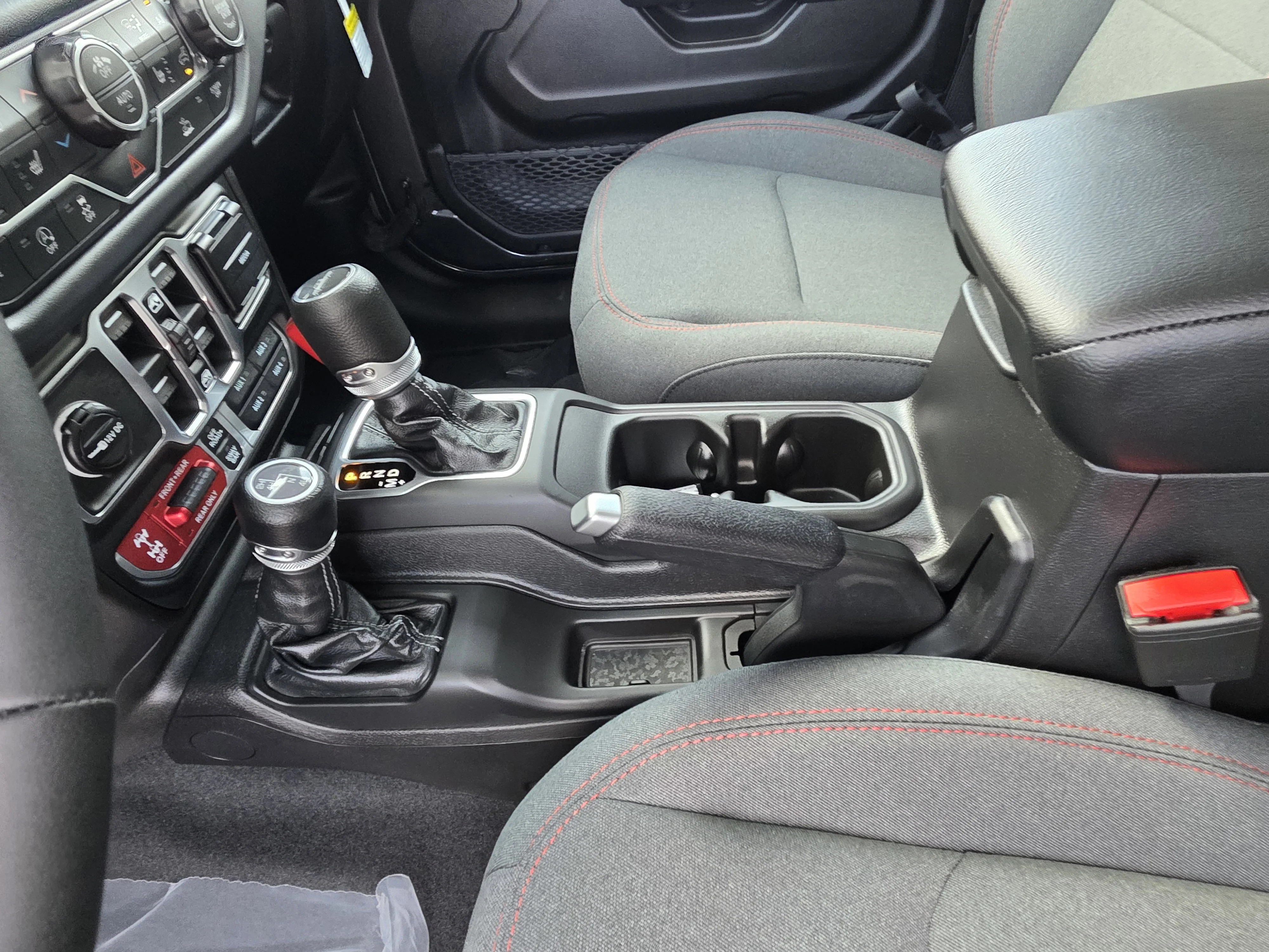New 2026 Crystal Metallic Jeep Rubicon image 13