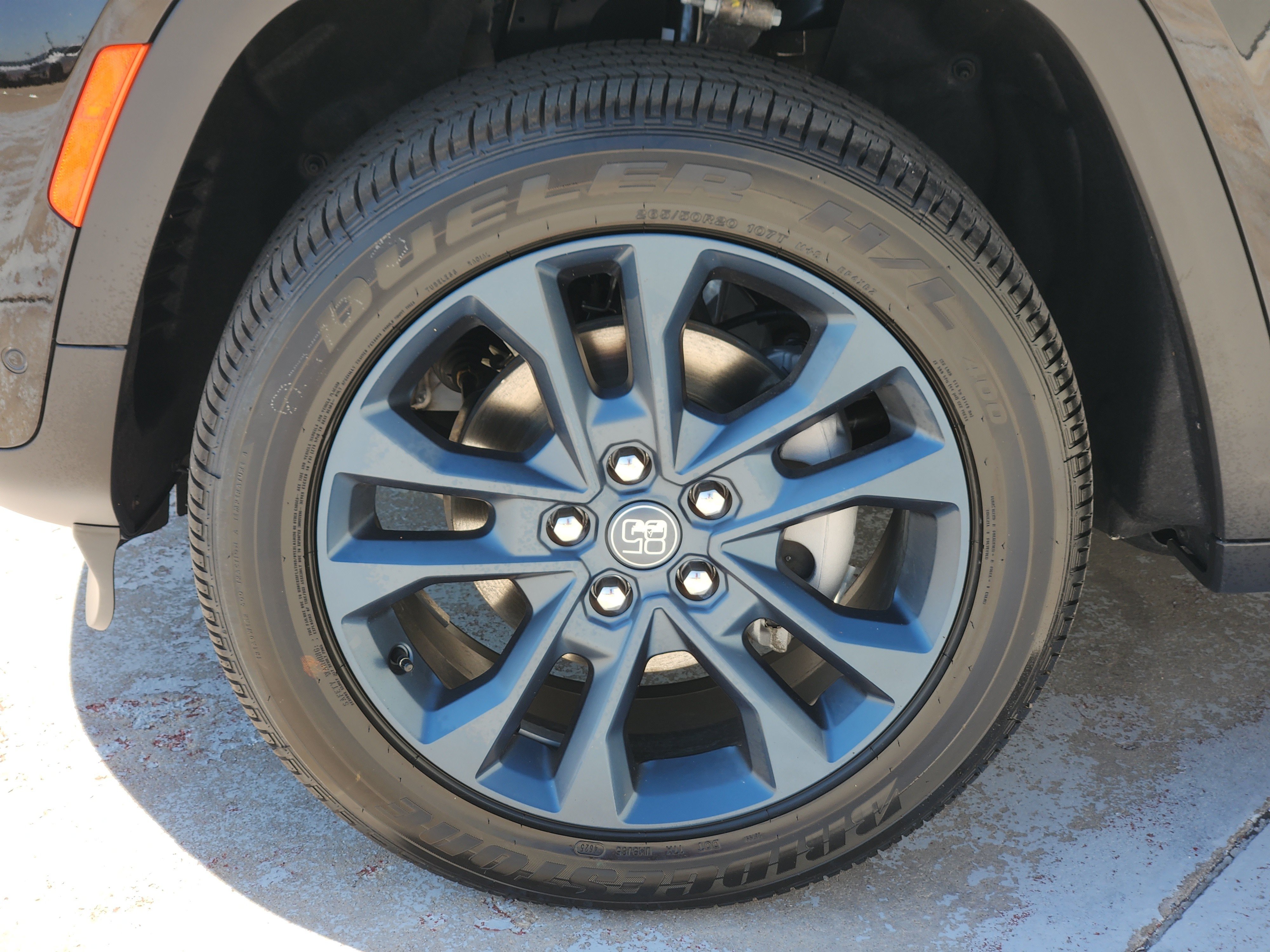New 2026 Diamond Black Crystal Pearl-Coat Exterior Paint Jeep 85th Anniversary Edition image 10