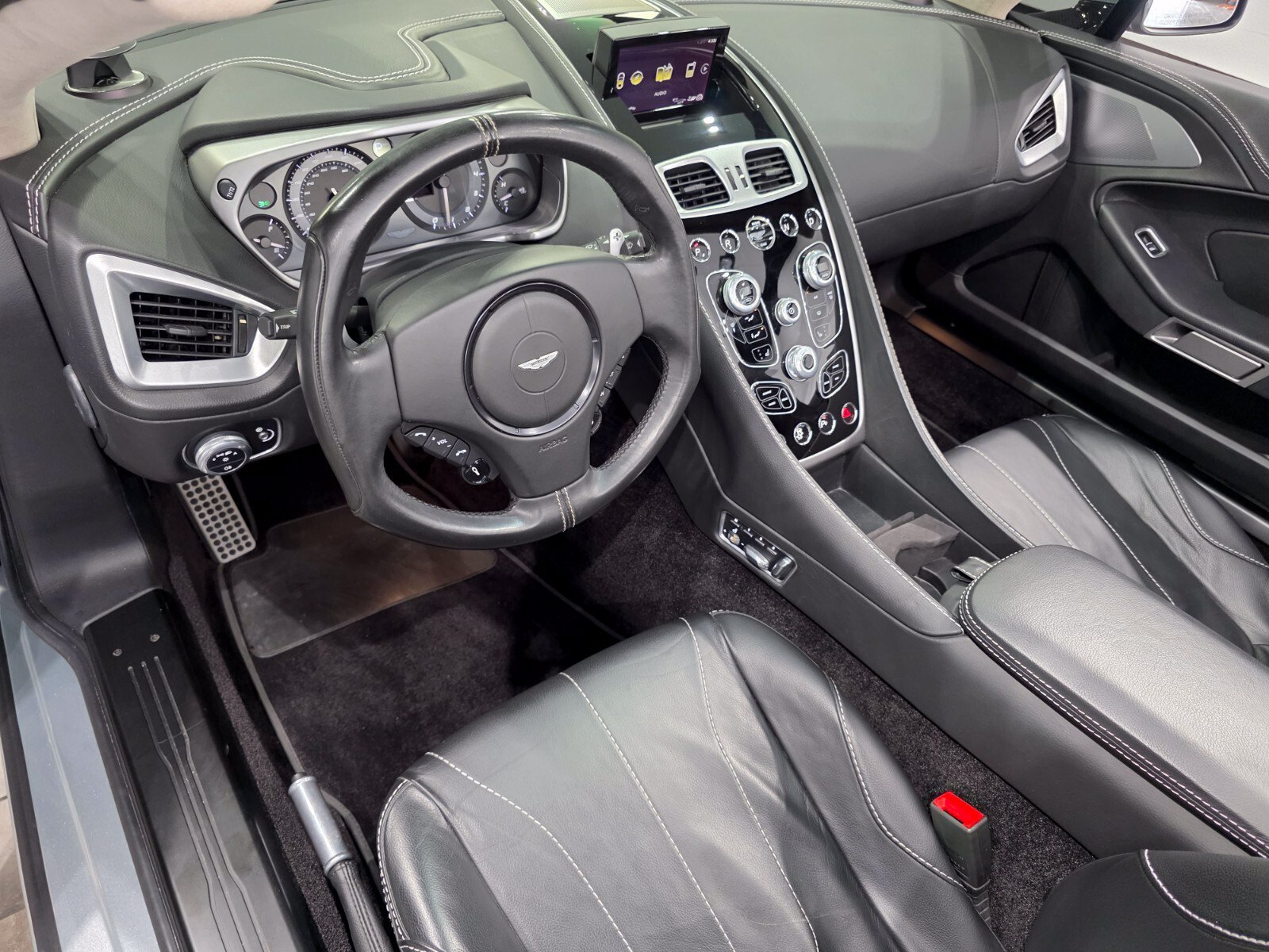 Used 2017 Q Titanium Silver Aston Martin Volante image 3