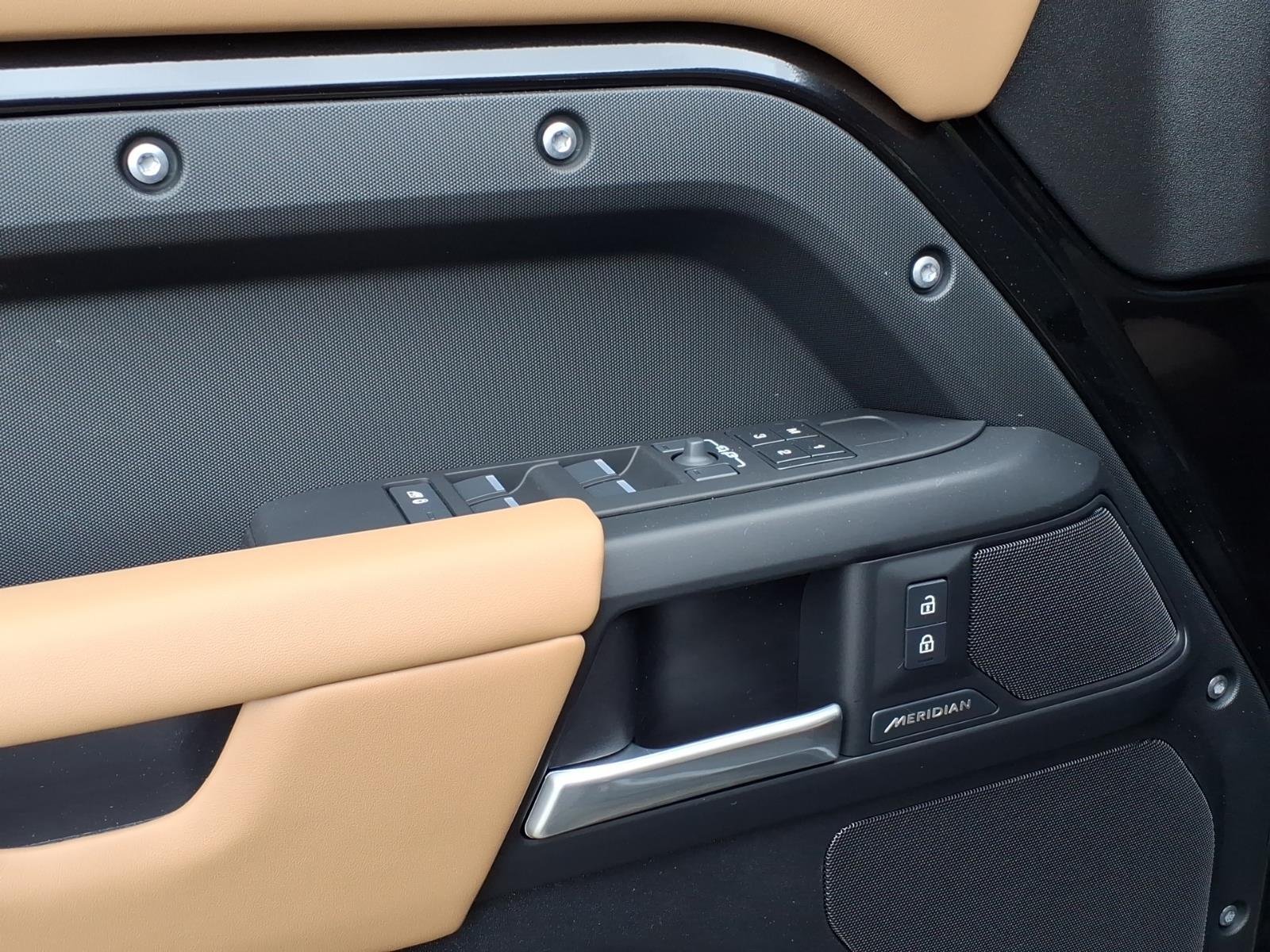 New 2026 Santorini Black LAND ROVER S image 10