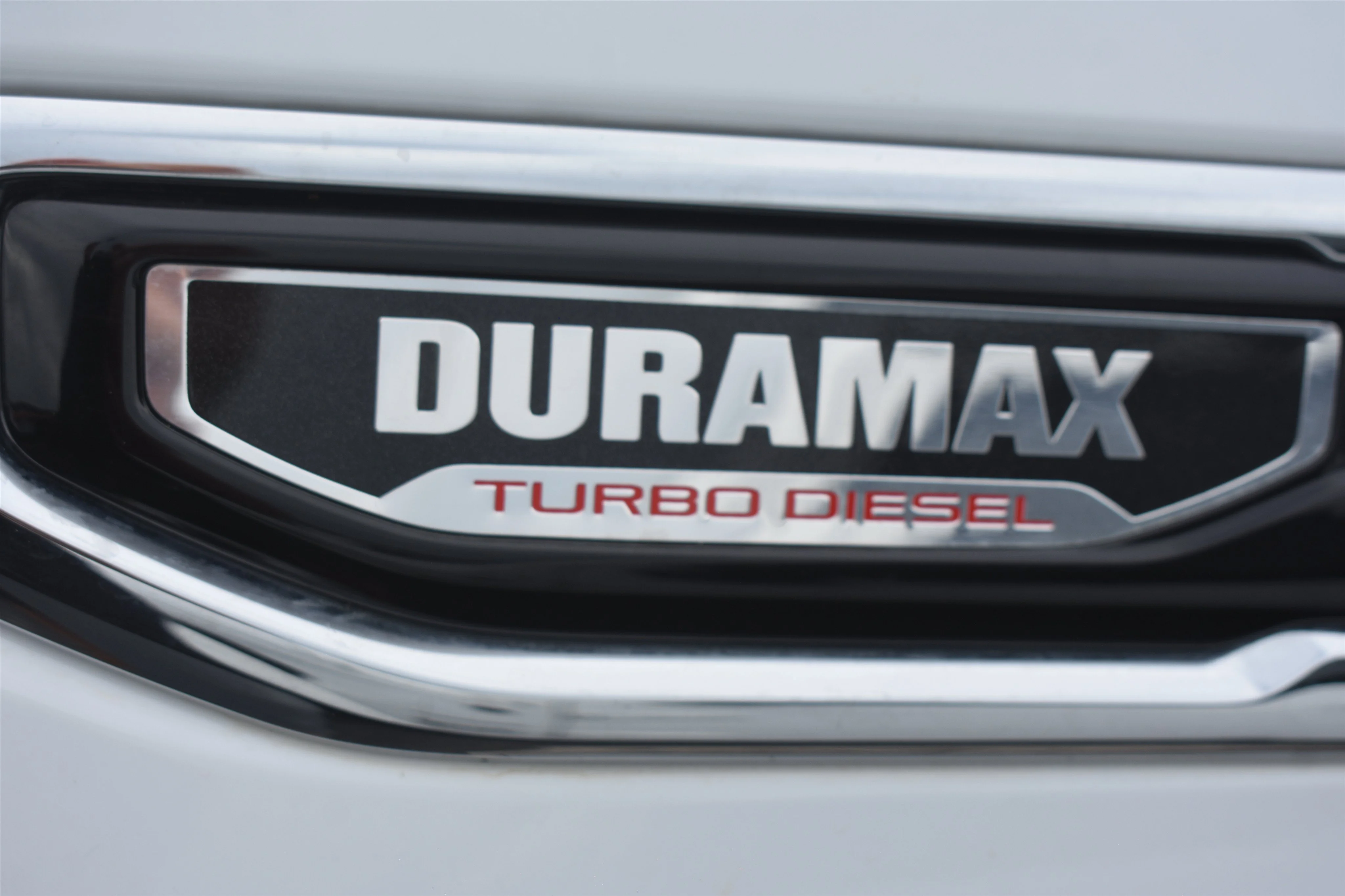 Used 2025 Summit White GMC SLT image 7