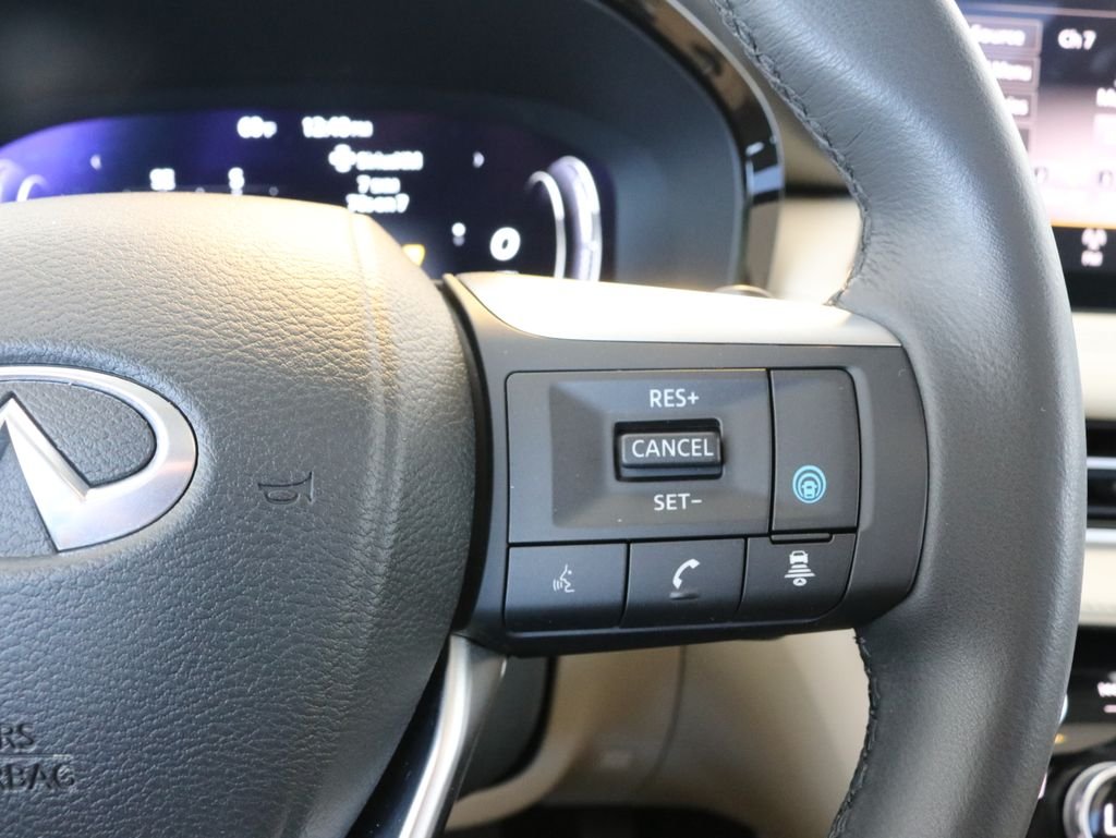 Certified Used 2025 White INFINITI LUXE image 12