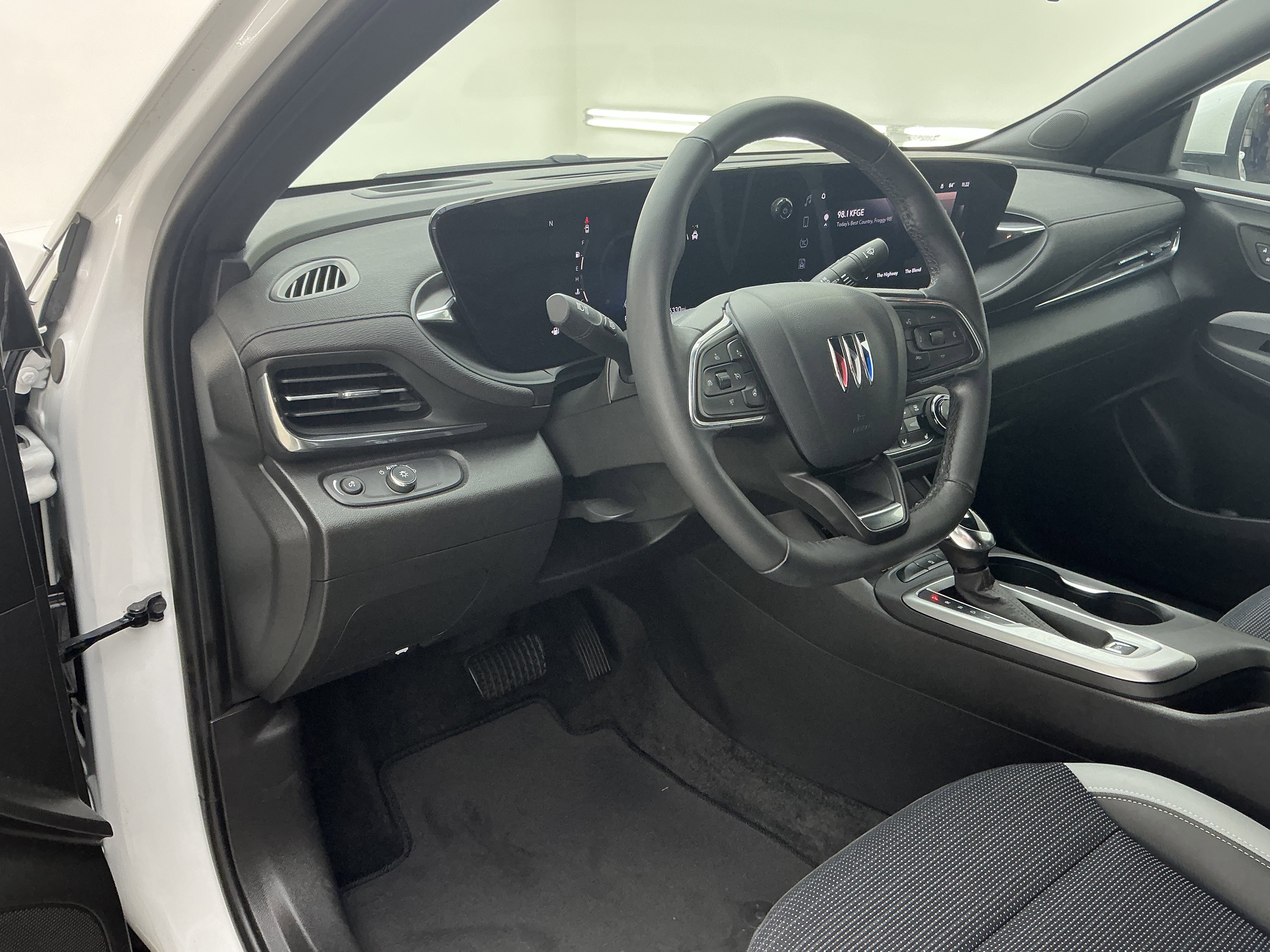 Used 2024 White Frost Tricoat Buick Preferred image 16