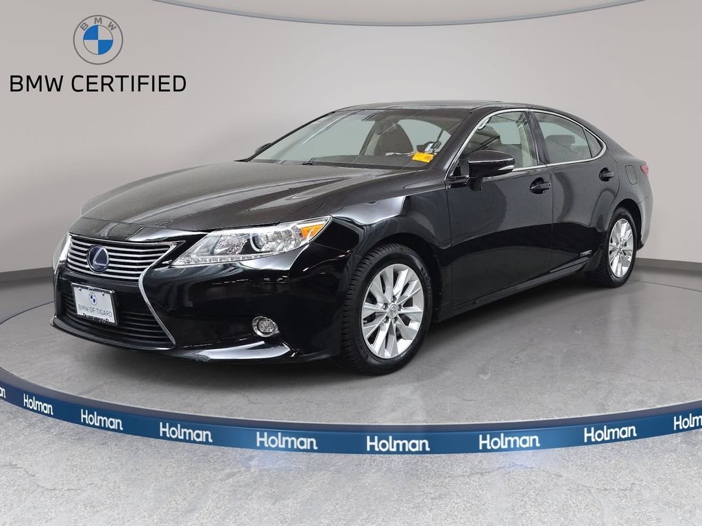 Used 2015 Obsidian Lexus 300h image 1
