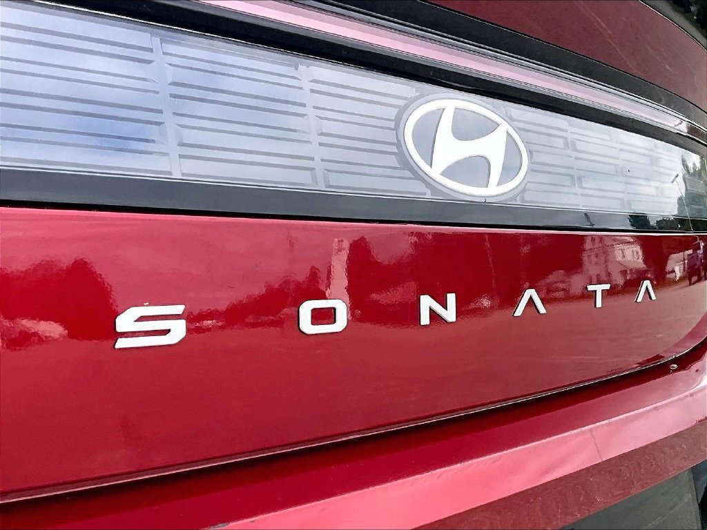 Used 2025 Red Hyundai SEL image 29