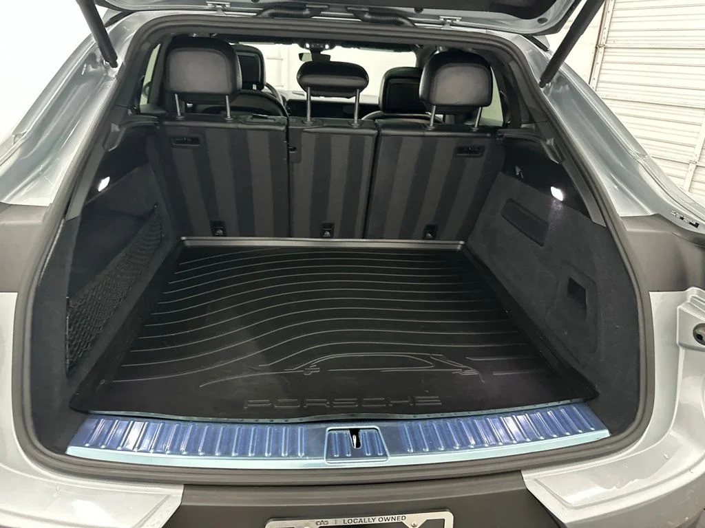 Used 2024  Porsche Base image 28