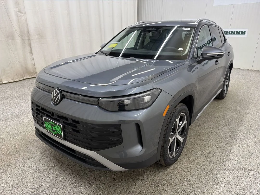 New 2026 Platinum Gray Metallic Volkswagen SE image 4