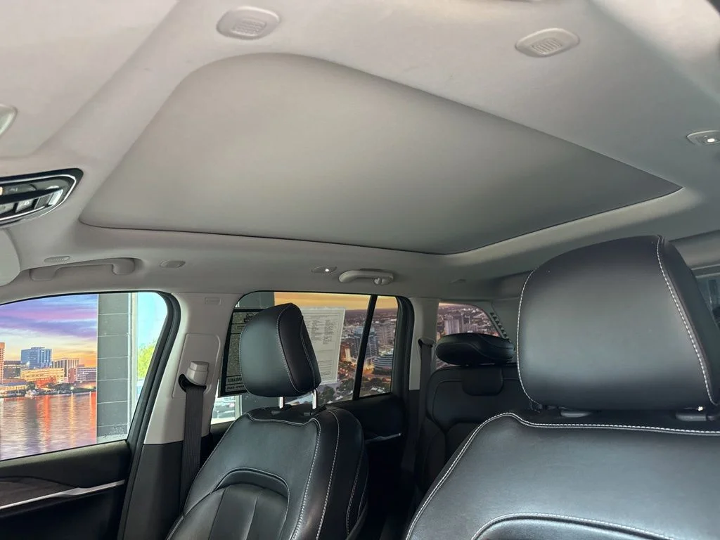 Used 2022 White Jeep 4xe image 15