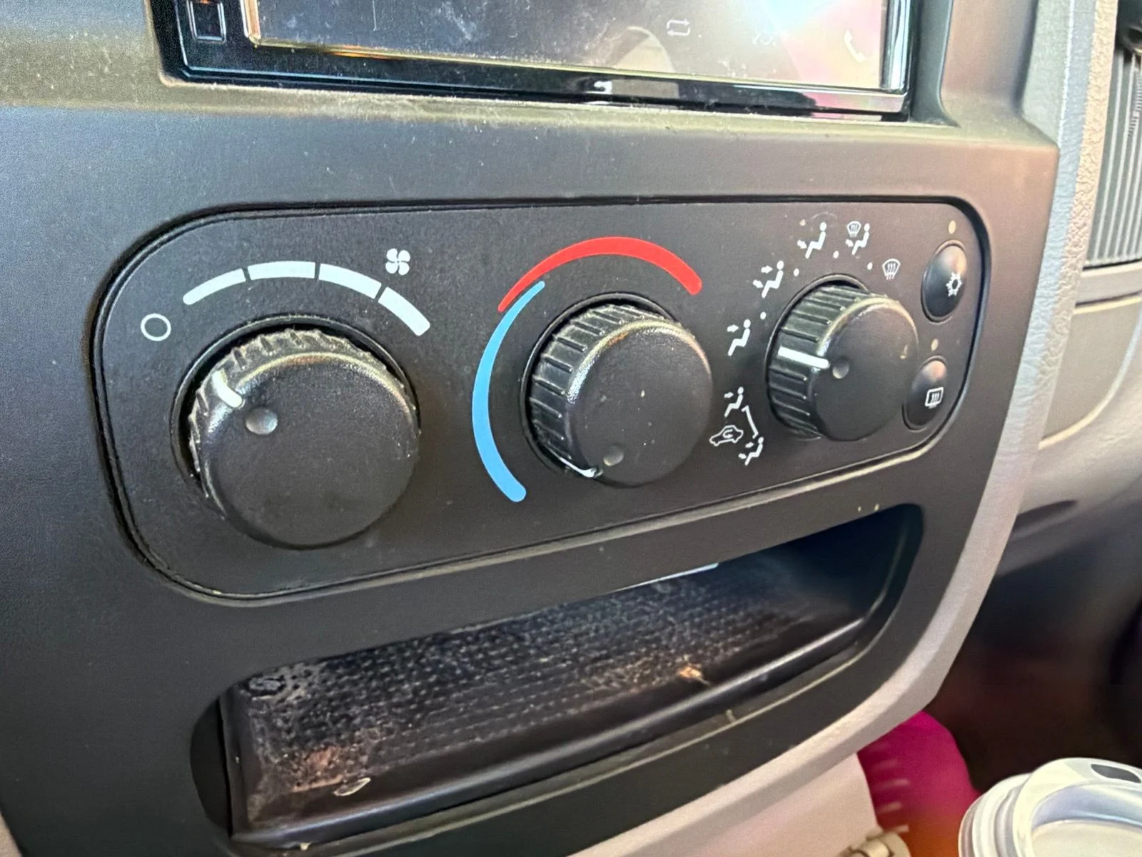 Used 2005 Blue Dodge SLT image 10