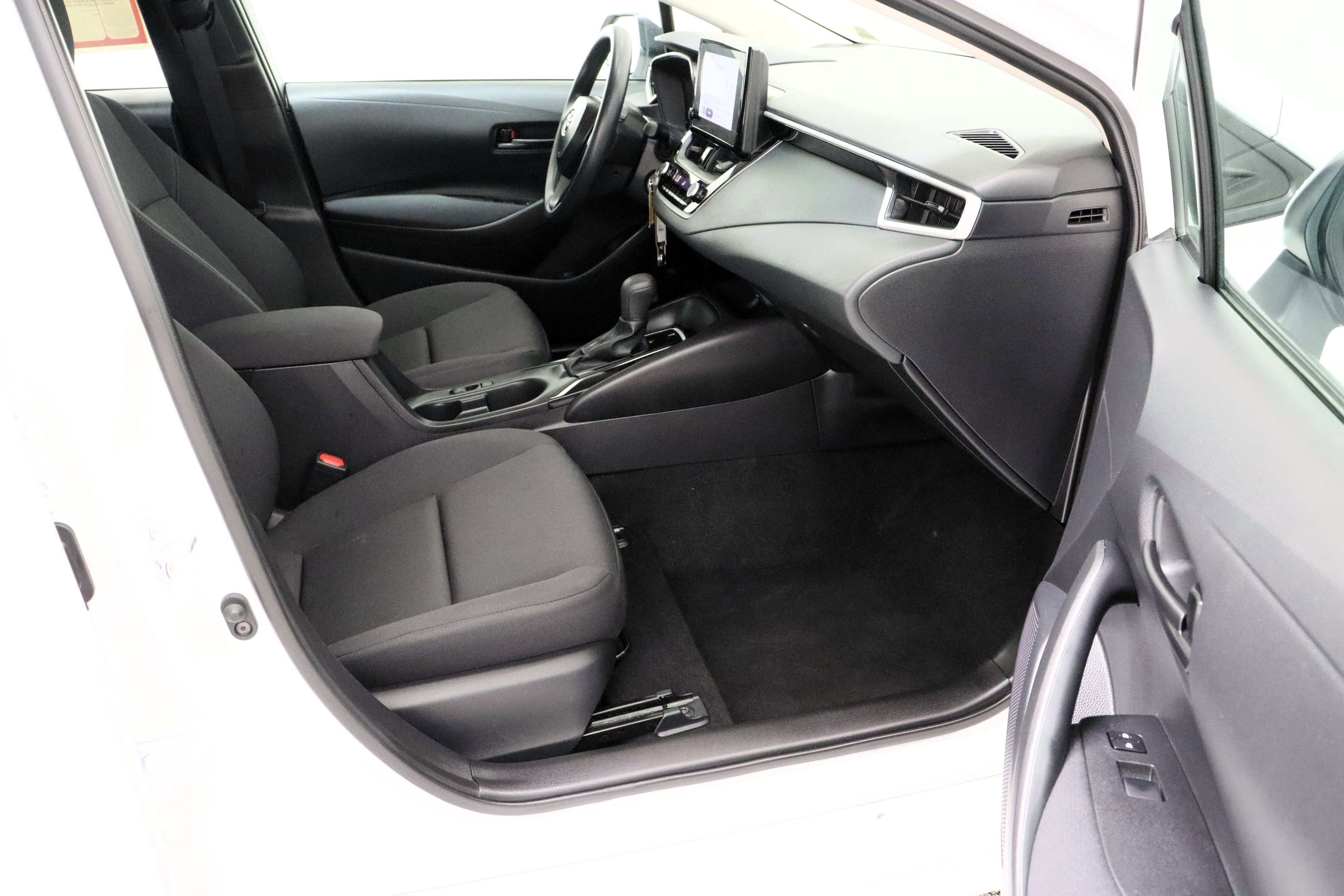 Used 2025 Ice Cap Toyota LE 2.0L image 33