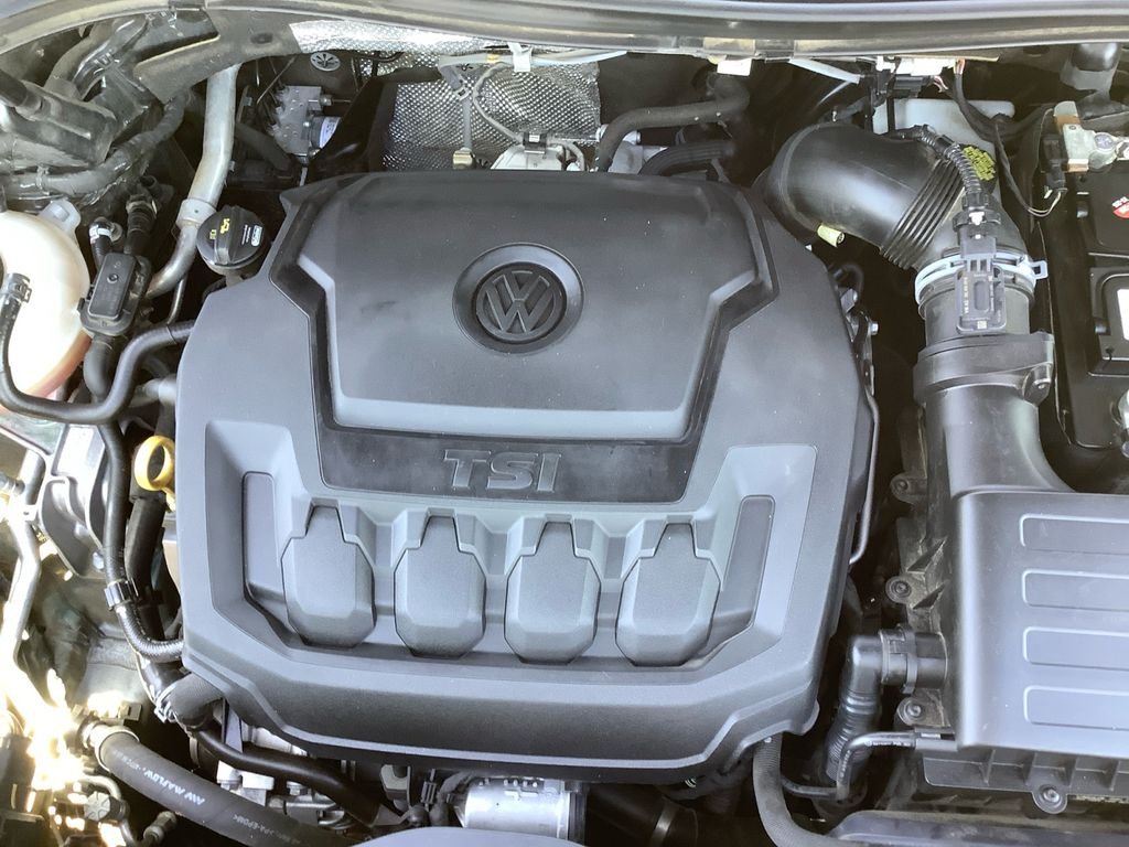 Used 2020  Volkswagen 2.0T SE image 21