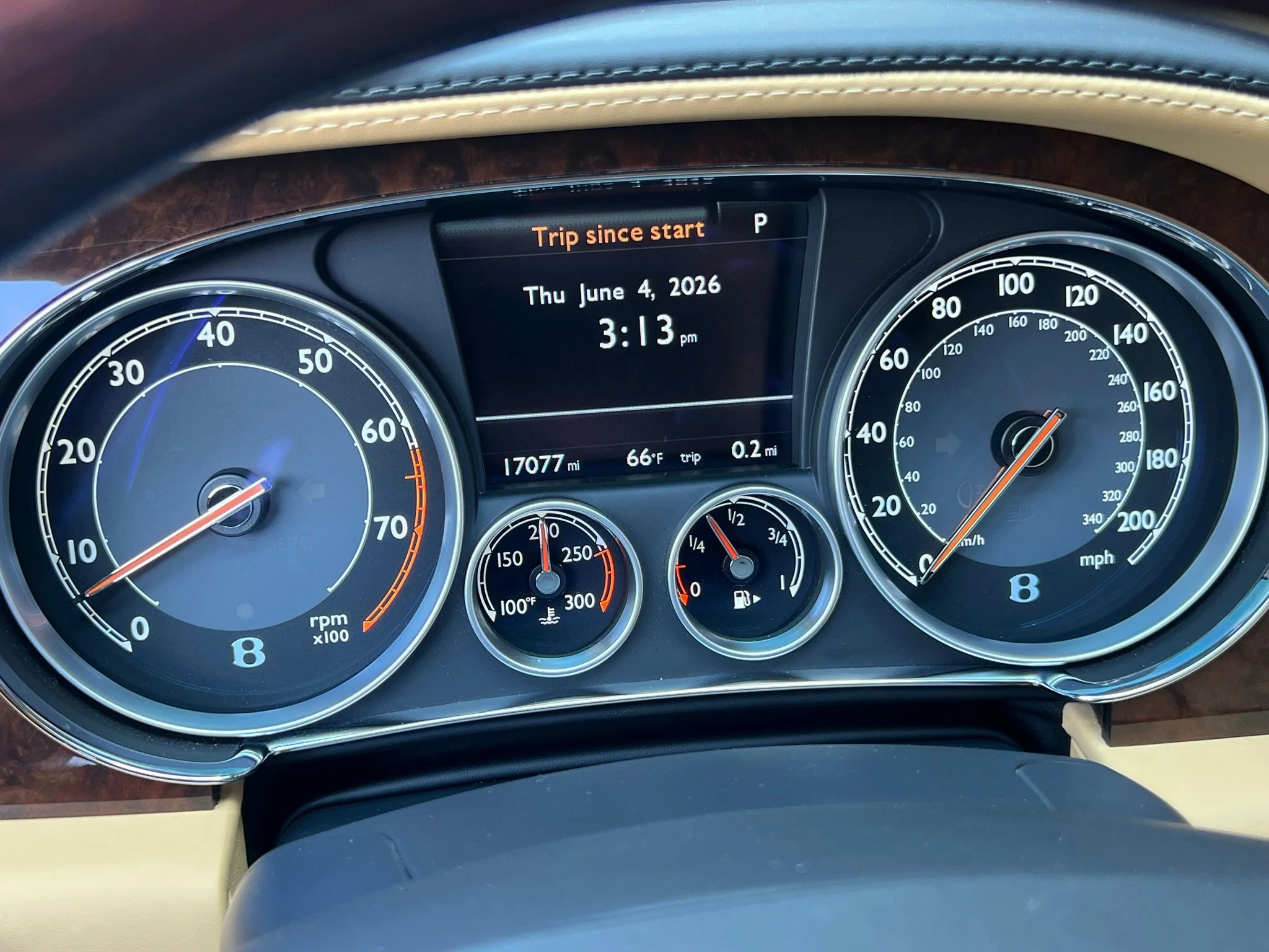 Used 2014 Black Bentley Base image 26