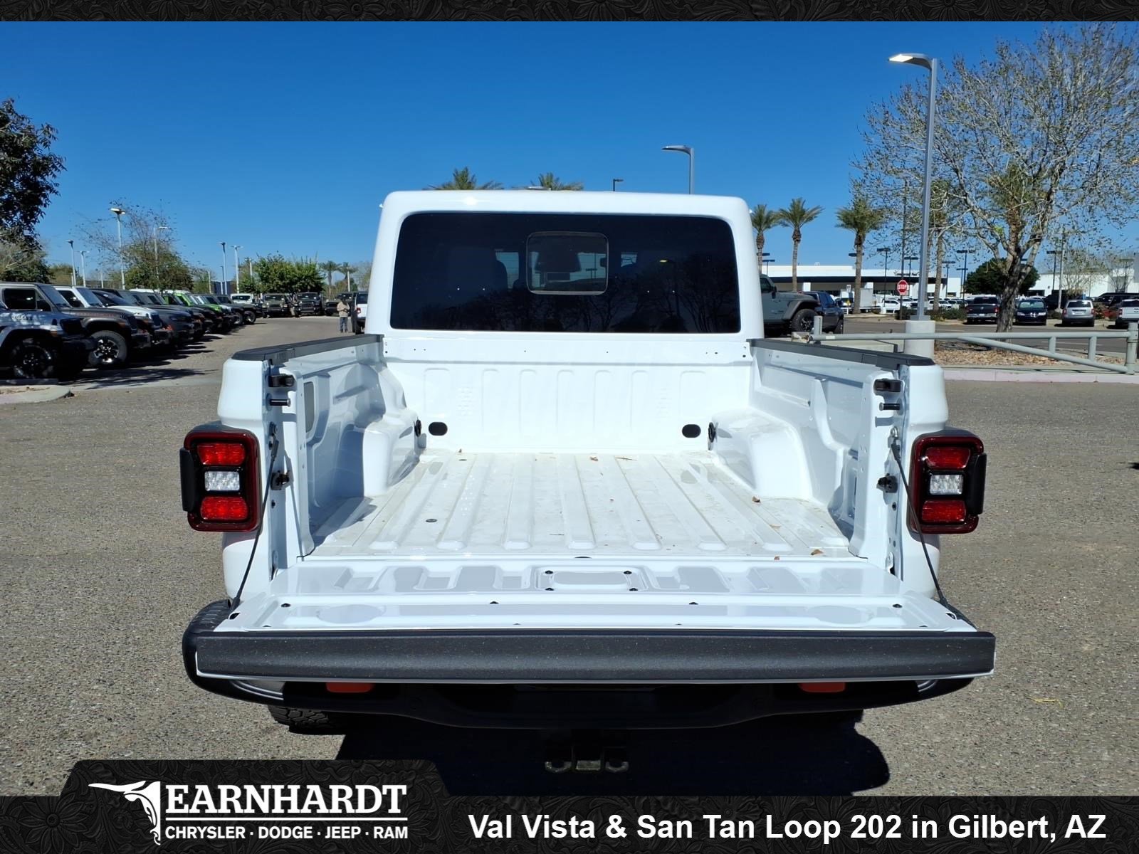 New 2026 Bright White Clear-Coat Exterior Paint Jeep Mojave X image 5