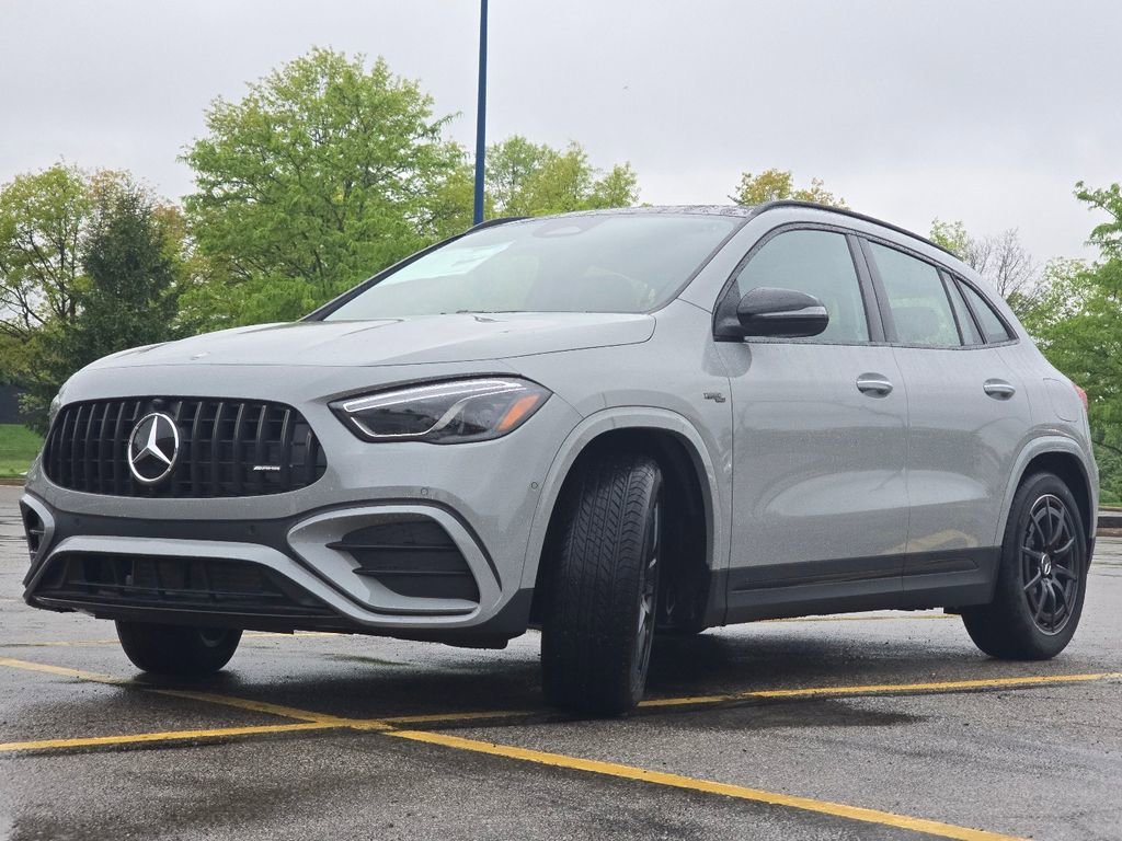 New 2026 MANUFAKTUR Alpine Grey Mercedes-Benz GLA 35 AMG® image 49