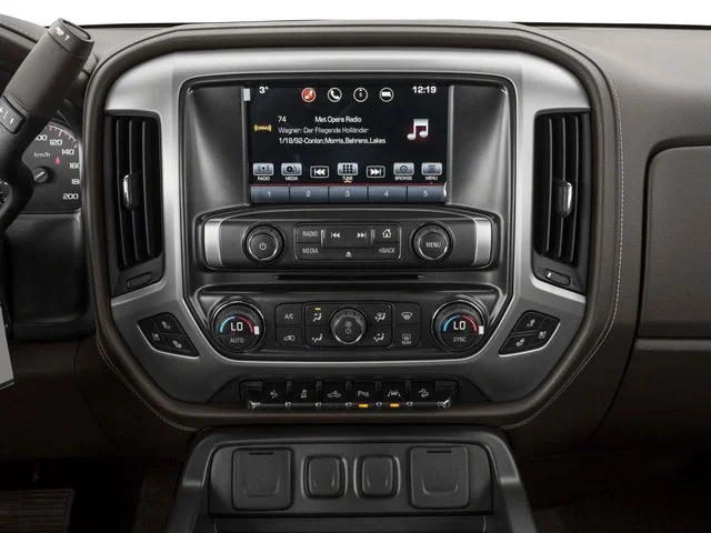 Used 2018 White Frost Tricoat GMC Denali image 13
