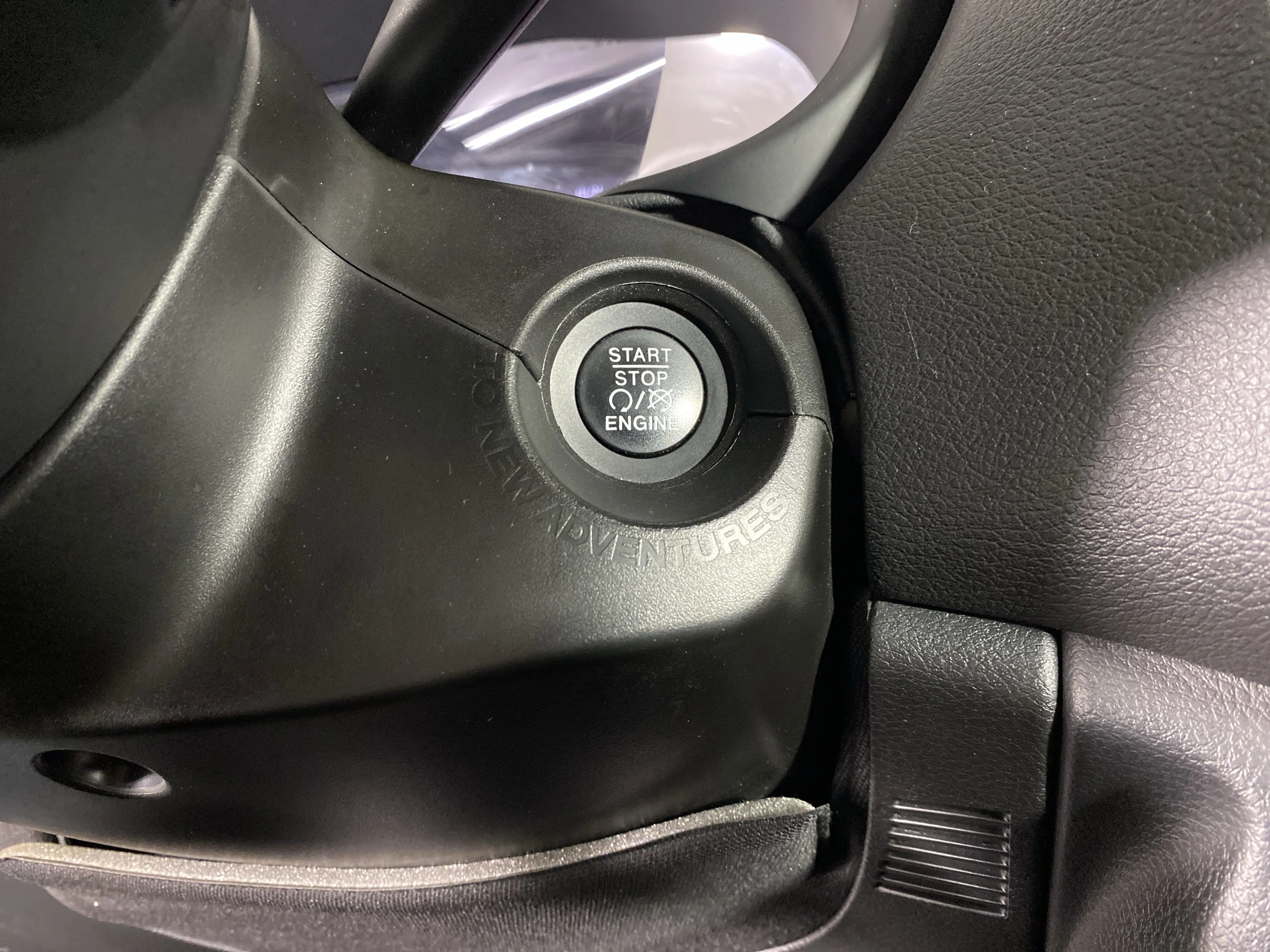 Used 2022 Bikini Metallic Clearcoat Jeep Latitude image 26