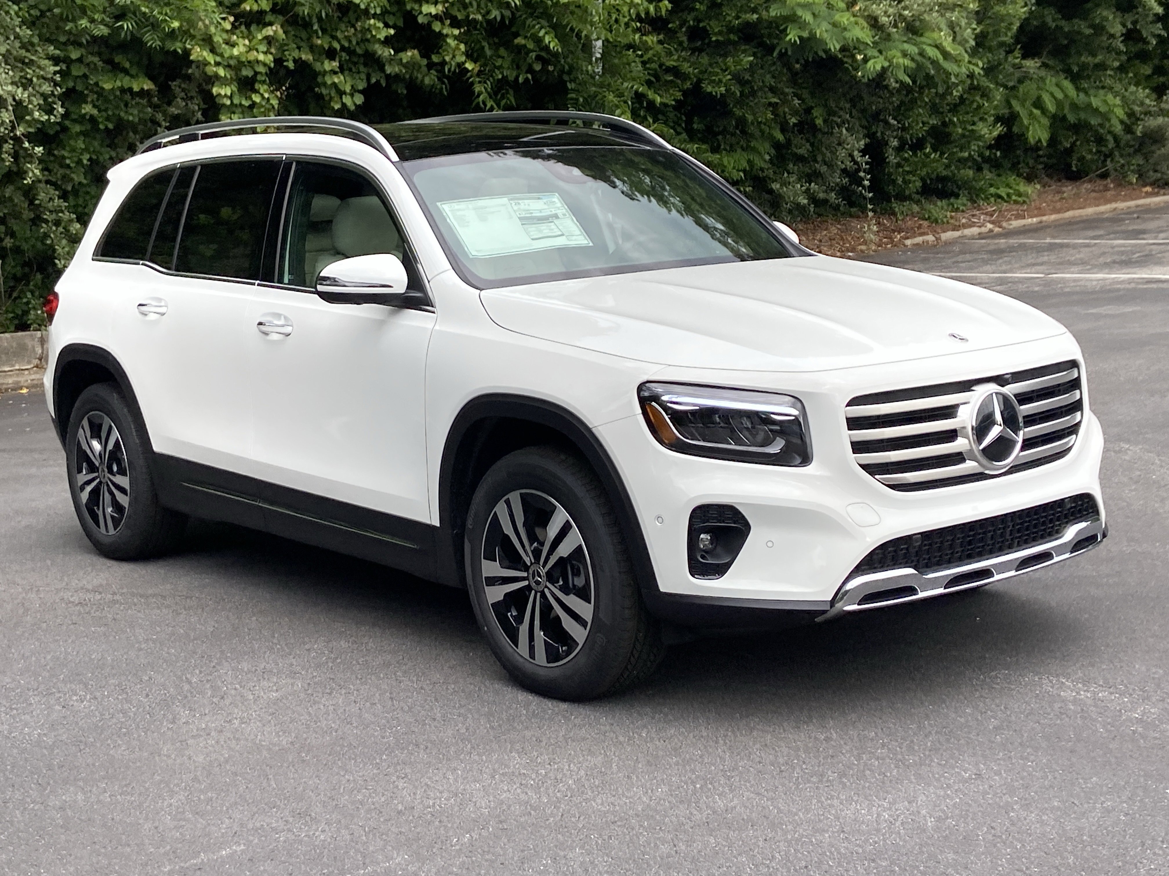 New 2026 Polar White Mercedes-Benz GLB 250 SUV image 4