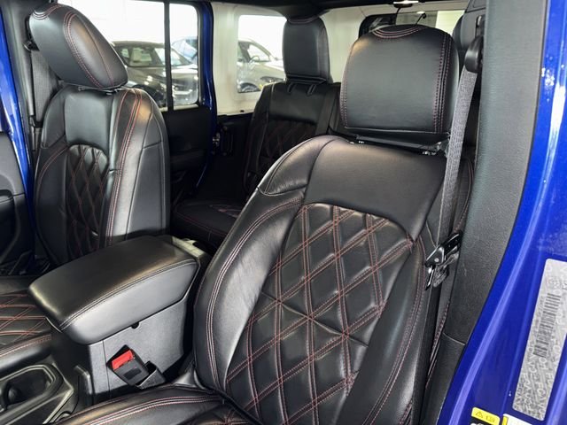 Used 2020 Ocean Blue Metallic Clearcoat Jeep Unlimited Sahara image 32