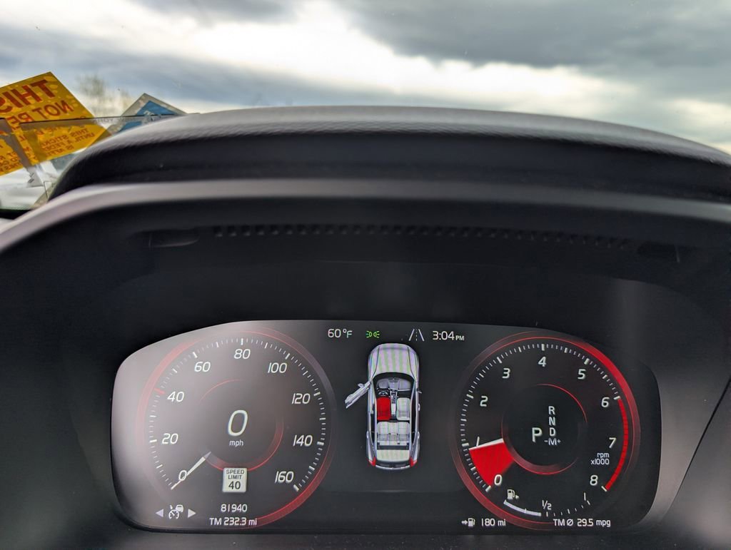 Used 2019  Volvo Momentum image 17