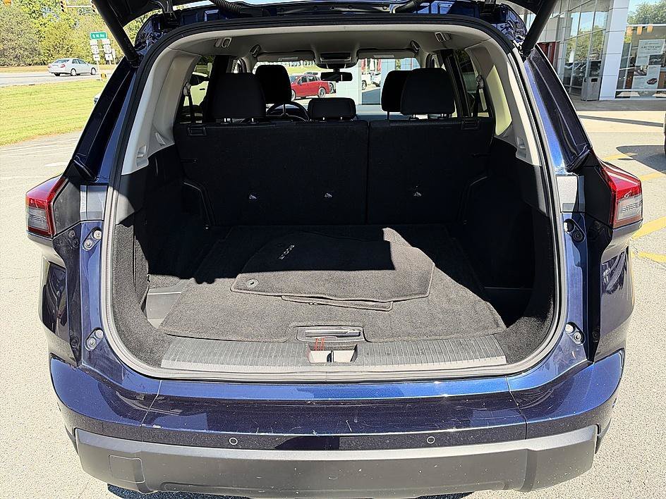 Used 2025 Deep Ocean Blue Pearl Nissan SV image 25