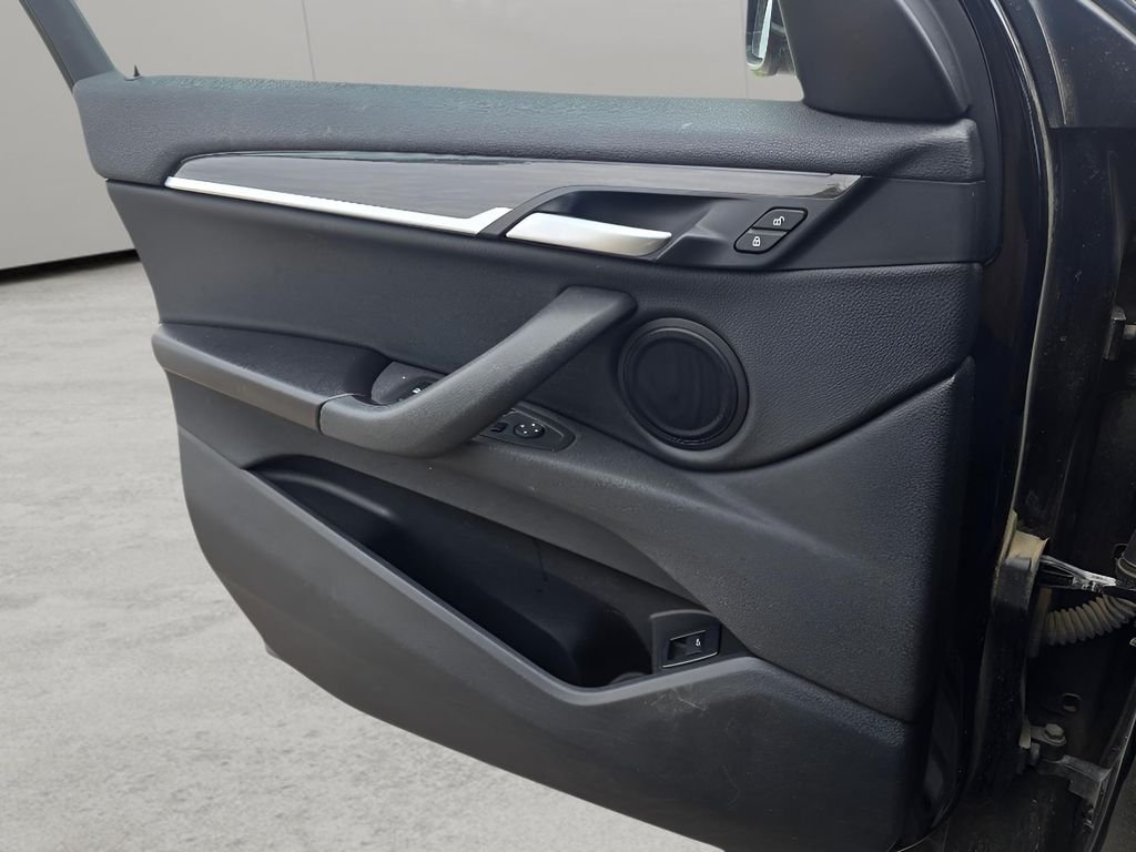 Used 2018 Black Sapphire Metallic BMW xDrive28i image 19
