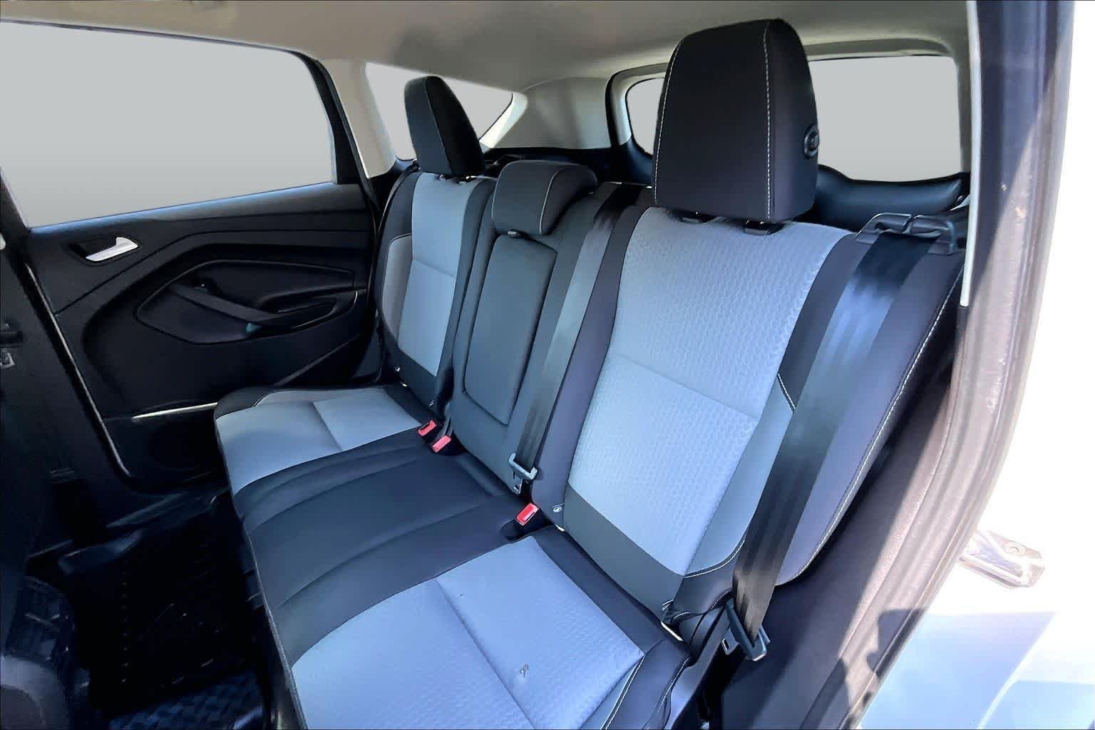 Used 2017 Oxford White Ford SE image 18