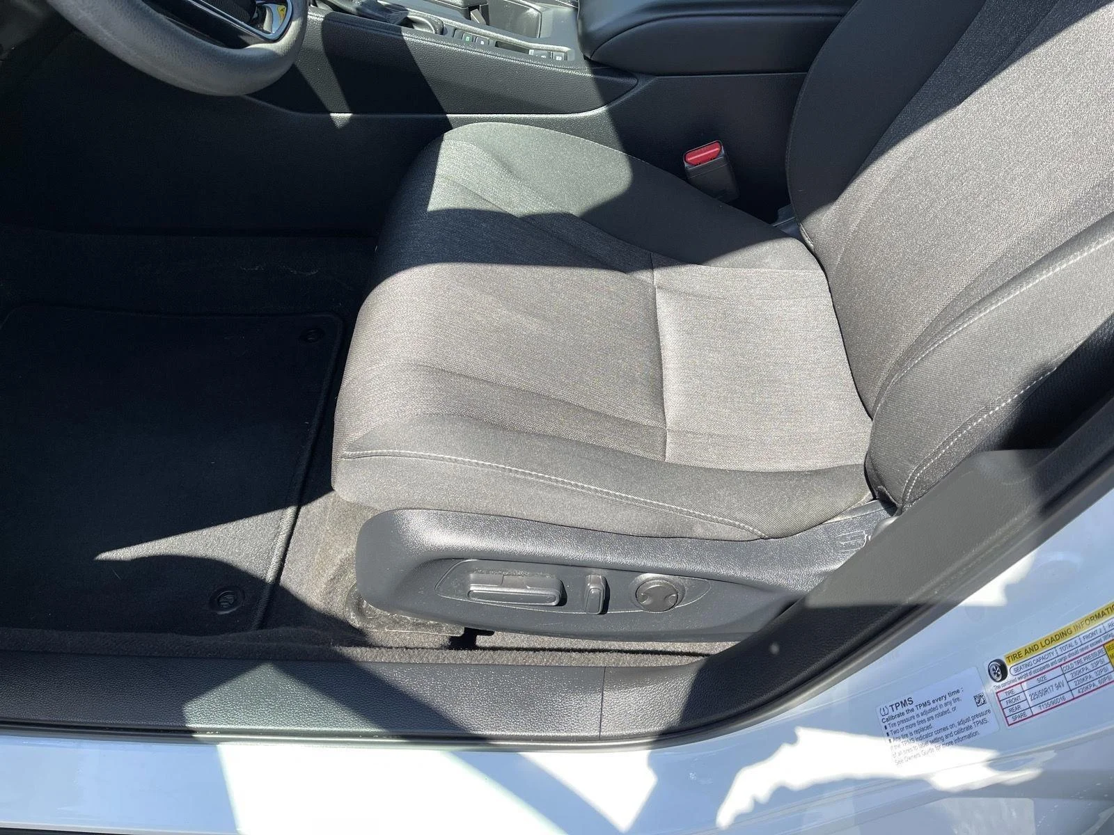 Used 2024 Platinum White Pearl Honda EX image 3