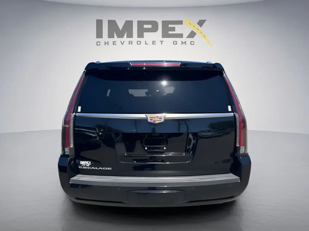 Used 2018  Cadillac Premium Luxury image 4