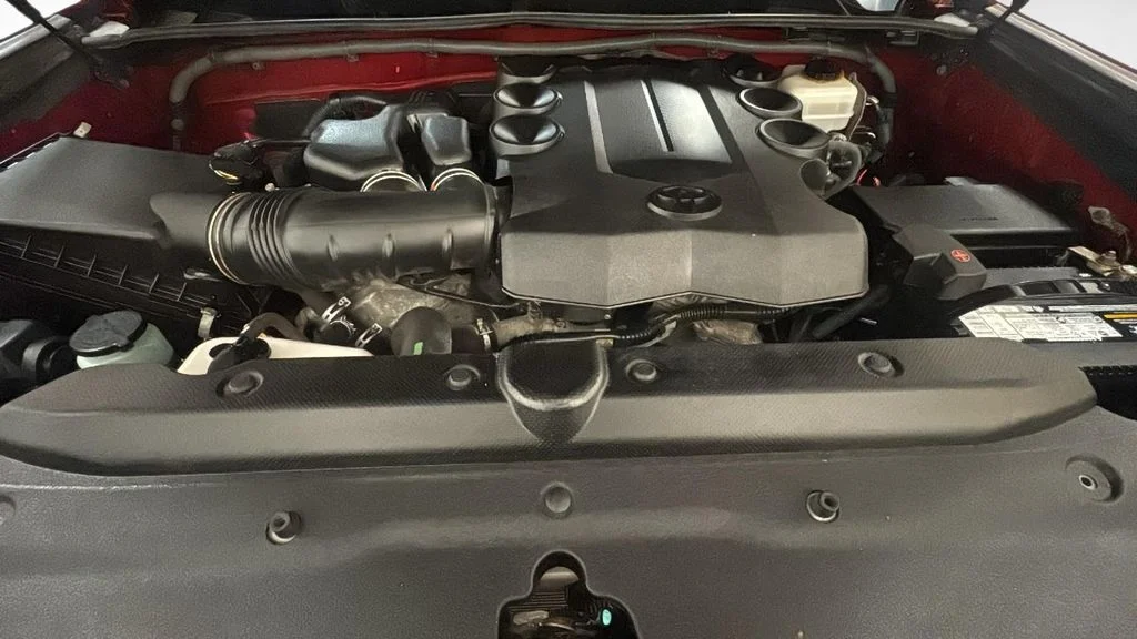 Used 2015 Red Toyota SR5 image 14