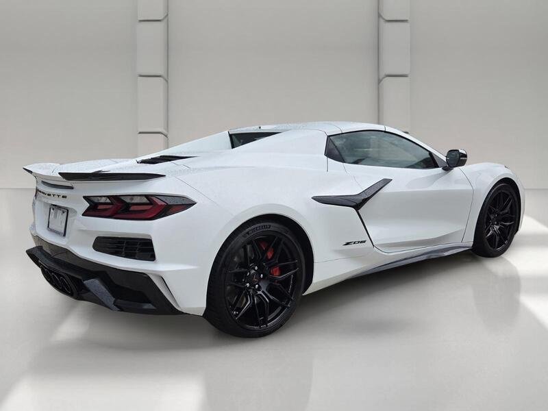 Used 2024 Arctic White CHEVROLET 2DR Z06 CONV W/3LZ image 5