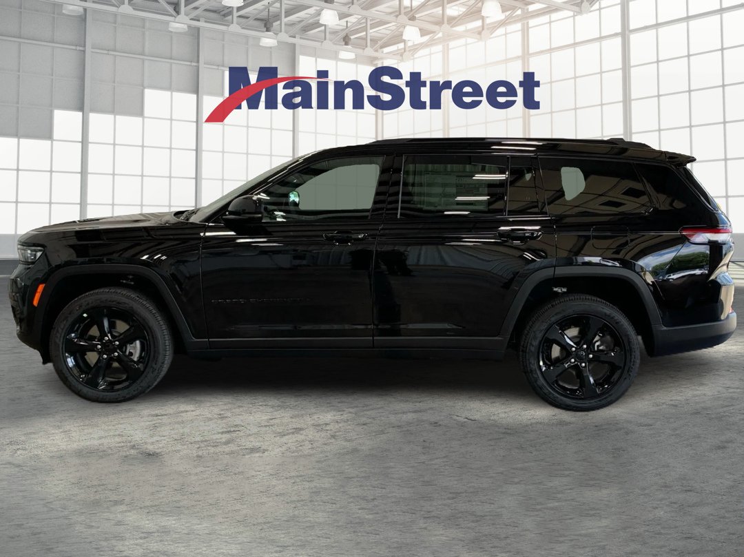New 2025 Diamond Black Crystal Pearl-Coat Exterior Paint Jeep Altitude X image 2