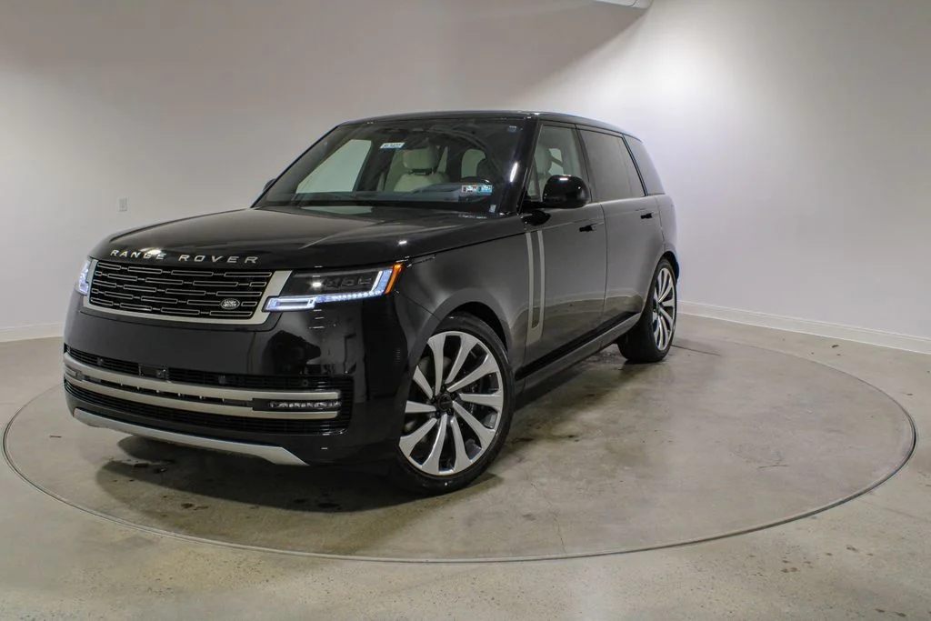 2026 Land Rover Range Rover 4.4 SE LWB 7's photo