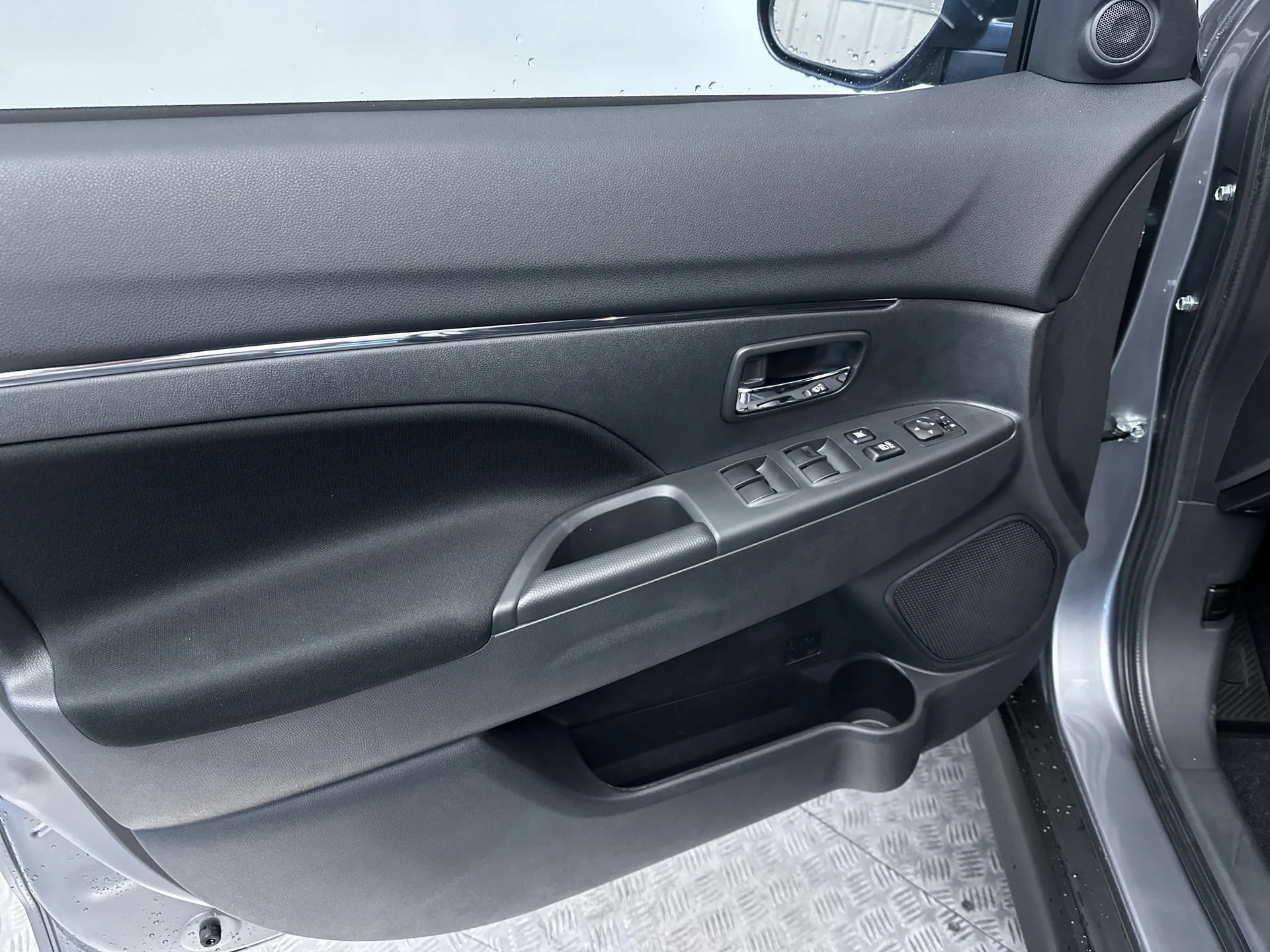New 2026 Mercury Gray Metallic Mitsubishi ES image 15