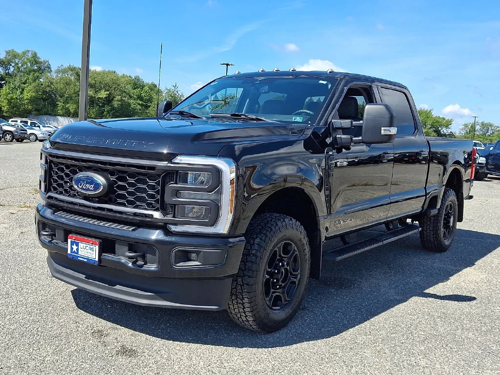 Used 2023  Ford XL image 5