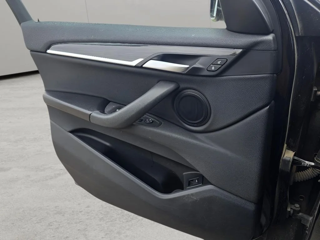 Used 2018 Black Sapphire Metallic BMW xDrive28i image 19