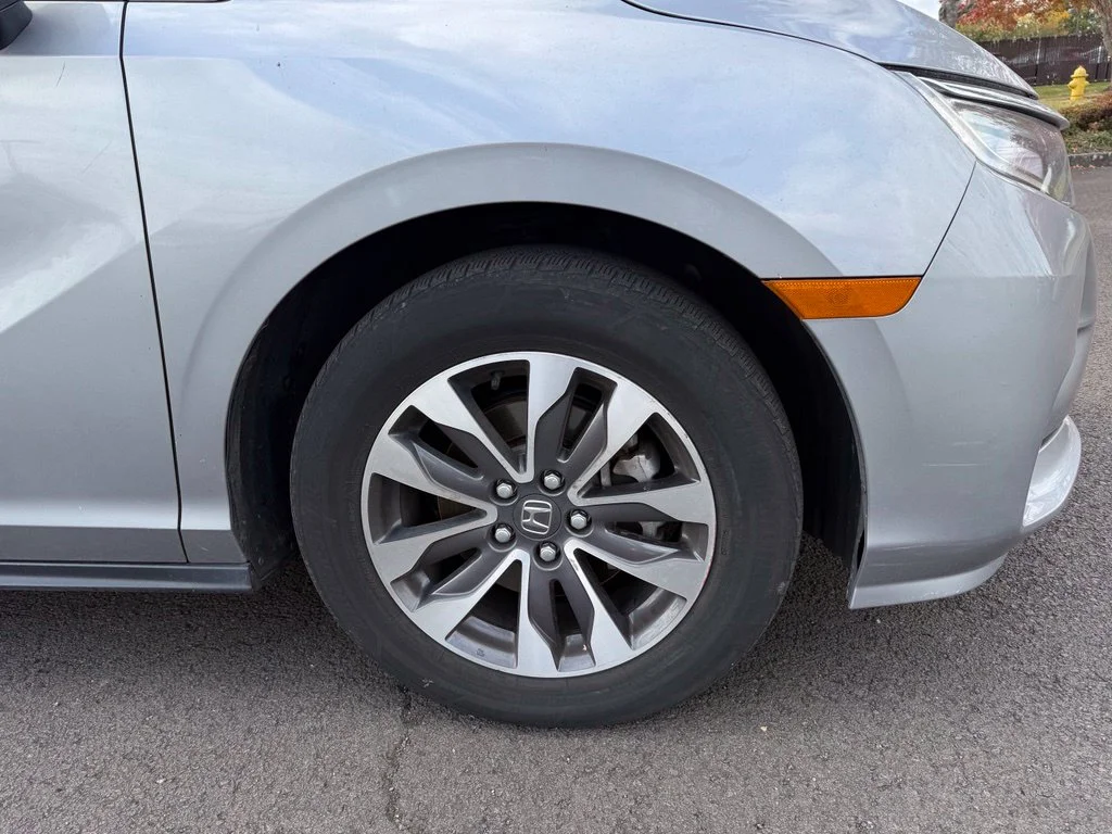 Used 2024 Lunar Silver Metallic Honda EX-L image 25