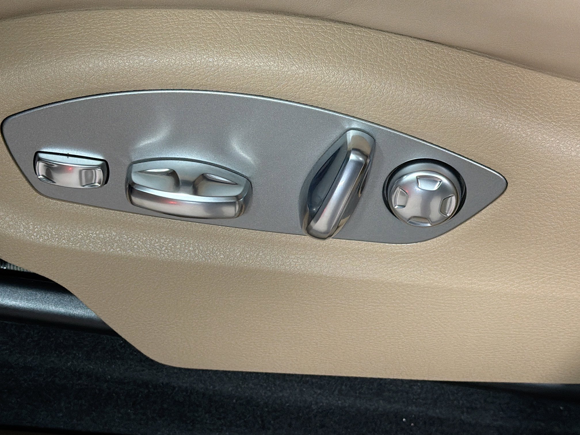 New 2026 Gentian Blue Metallic Porsche  image 25
