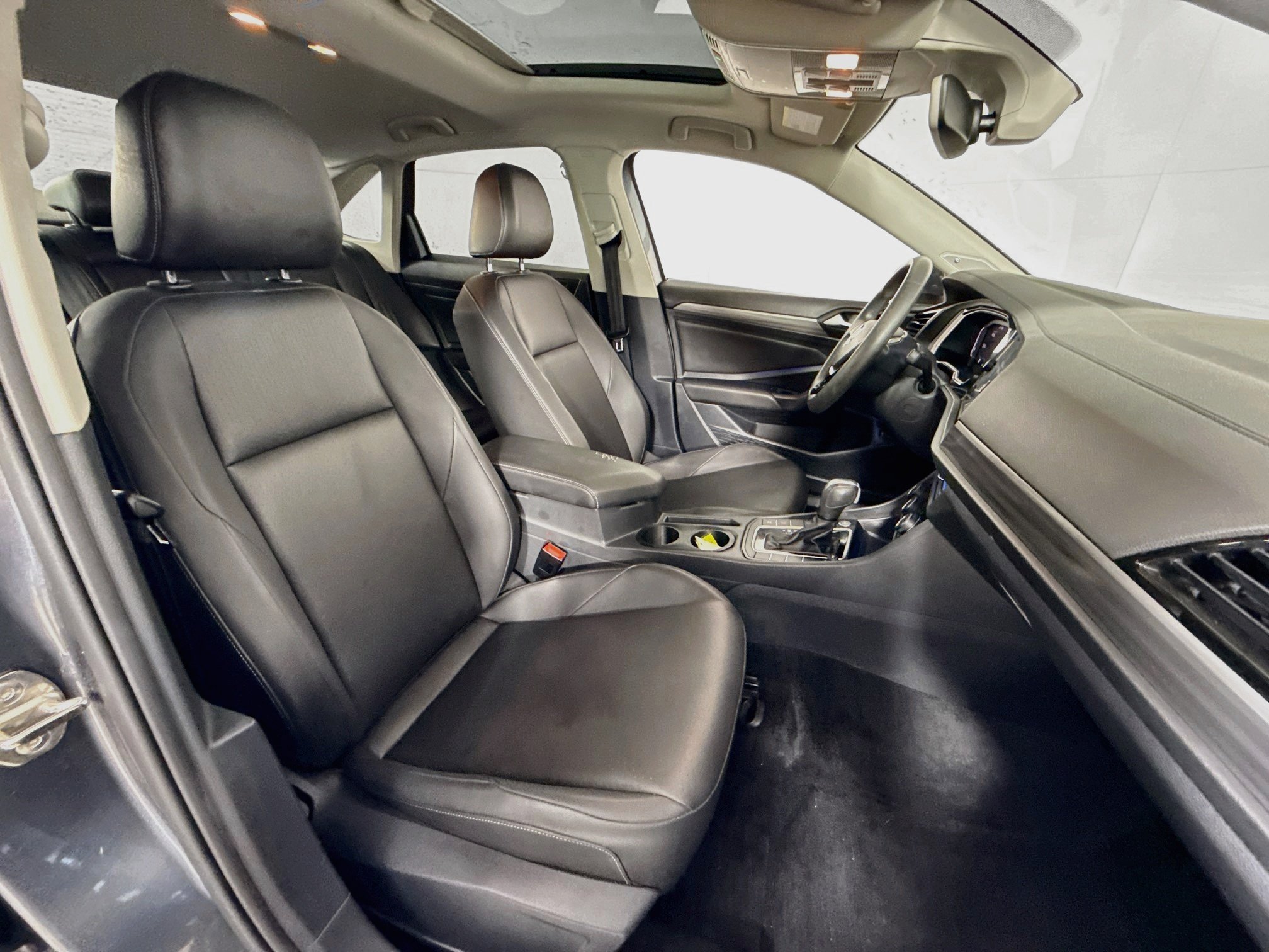 Used 2020 Platinum Gray Metallic Volkswagen SEL image 30