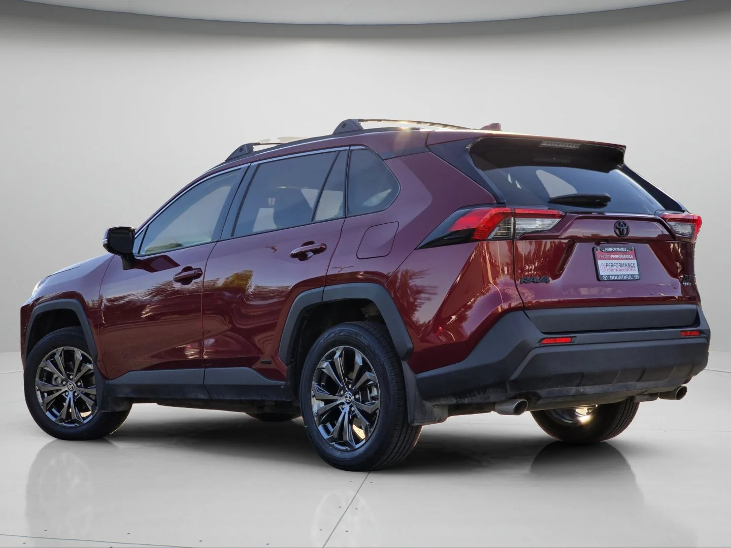 Used 2025 Ruby Flare Pearl Toyota XLE Premium image 22